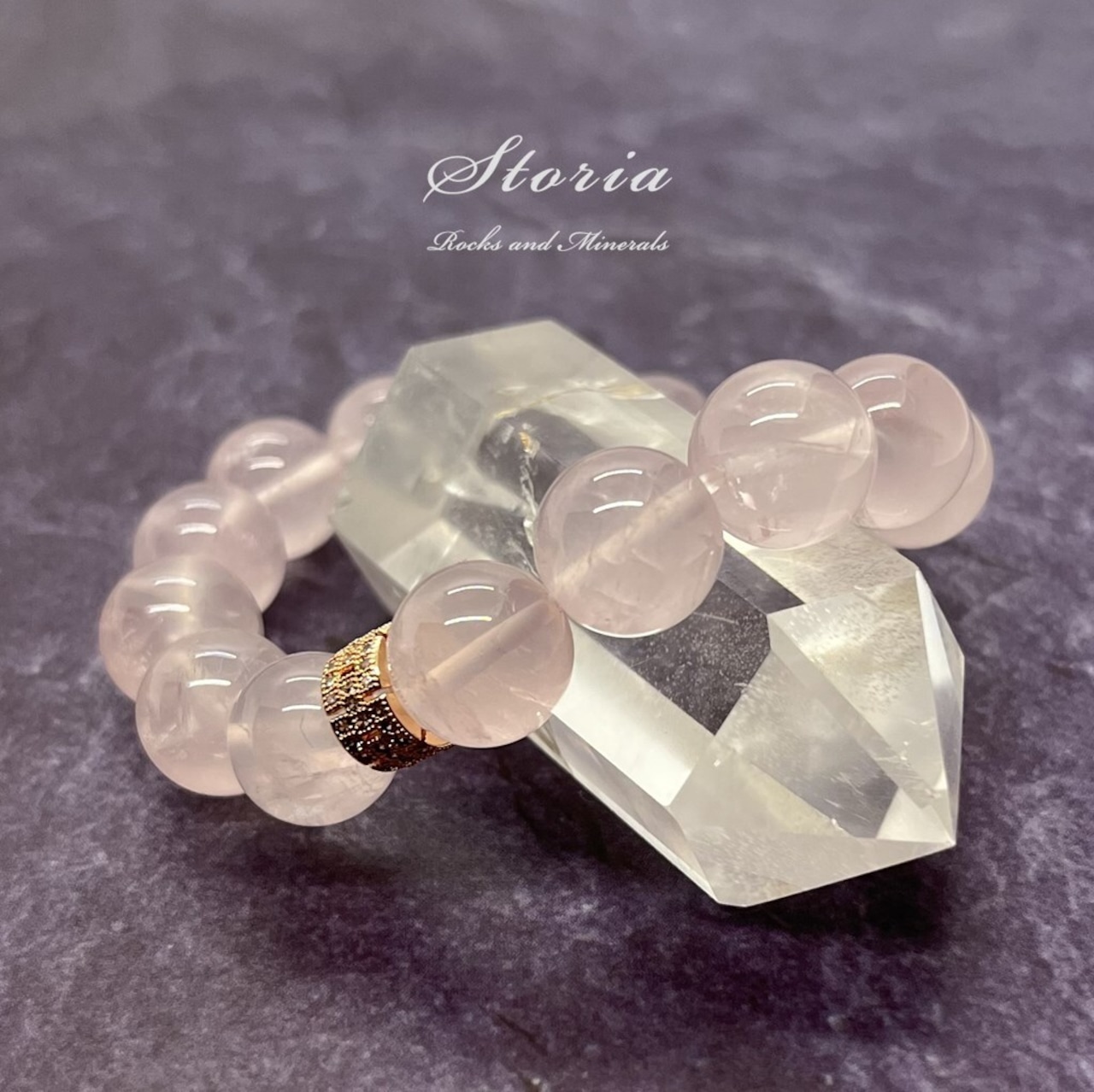 鏡を見るのが楽しみになる。忙しいあなたに「ローズクォーツ」がもたらす、心の美容液効果。