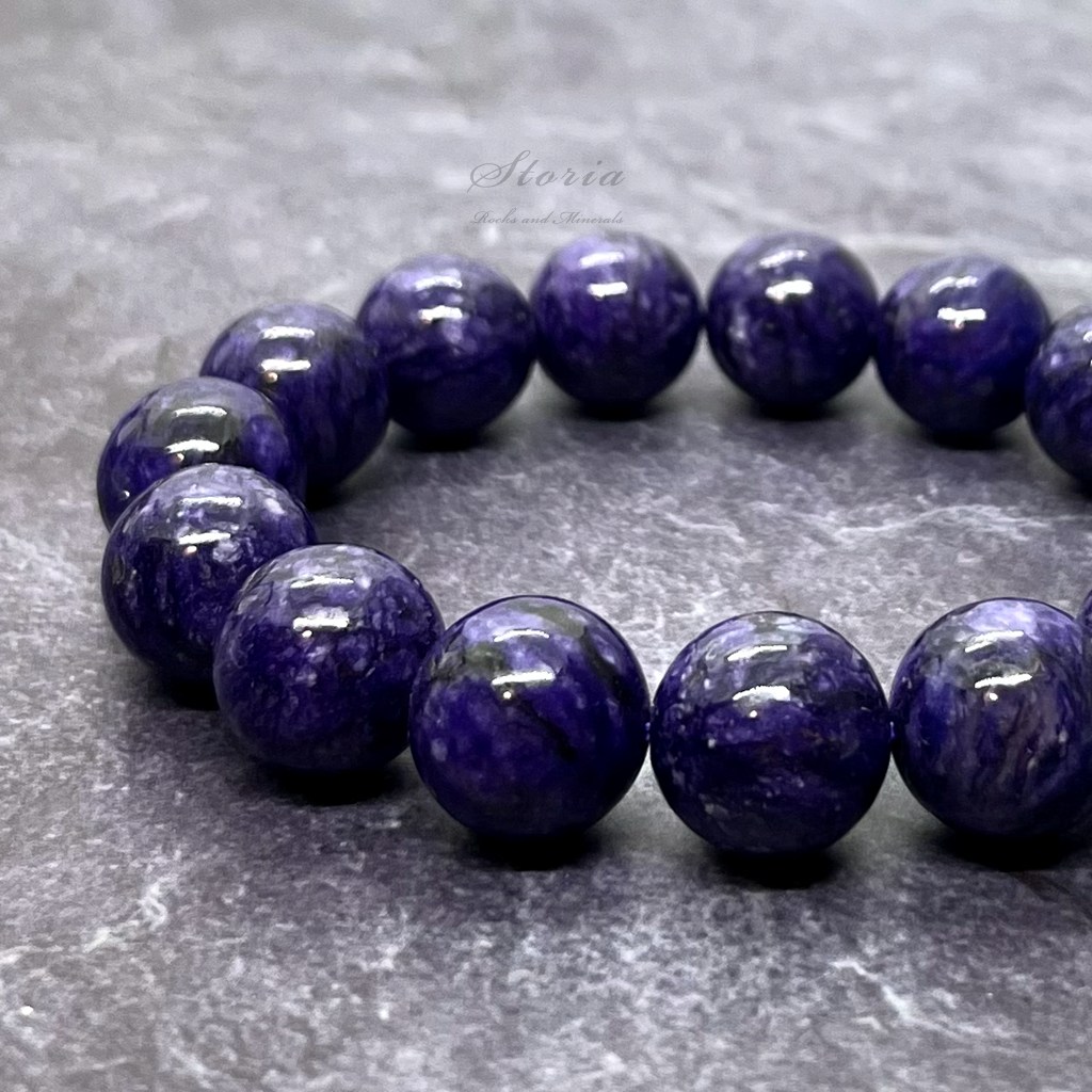 紫のヒーリングストーン!チャロアイトとスギライトの違い