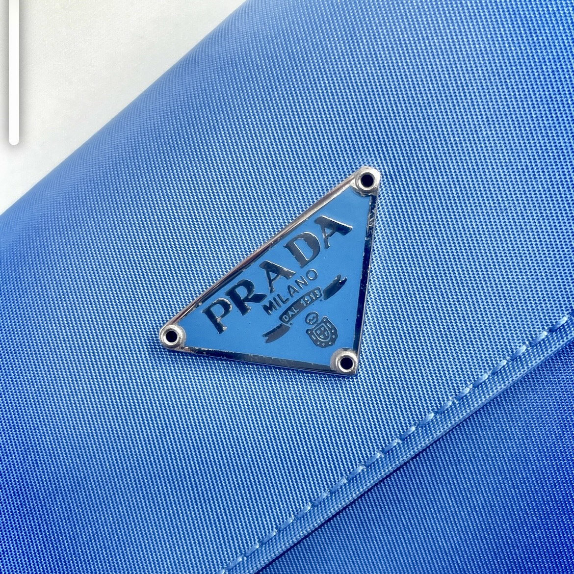 ︎𝐕𝐢𝐧𝐭𝐚𝐠𝐞 𝐩𝐫𝐚𝐝𝐚 𝐰𝐚𝐥𝐥𝐞𝐭👛 デッドストック品