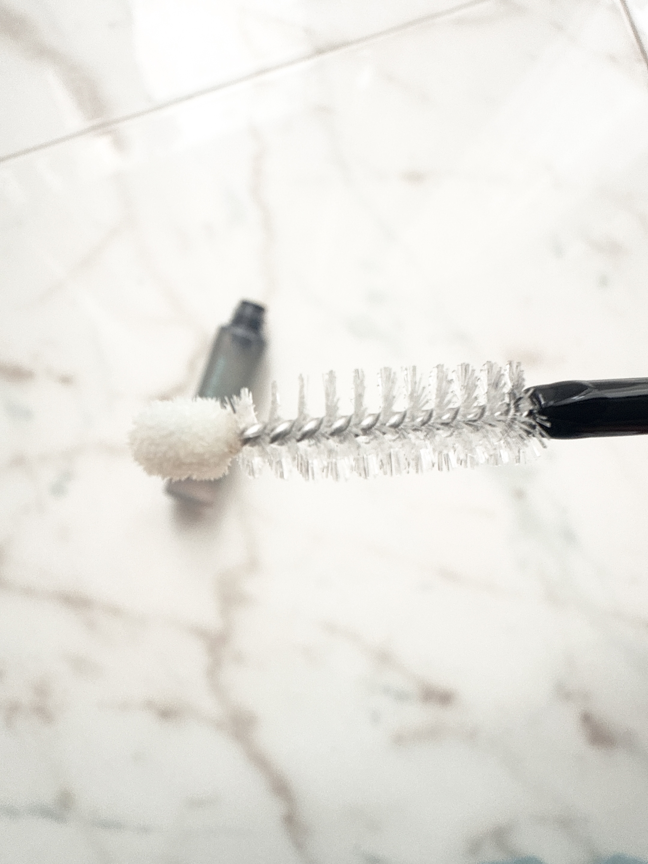 まつ毛美容液の先端😌🩵