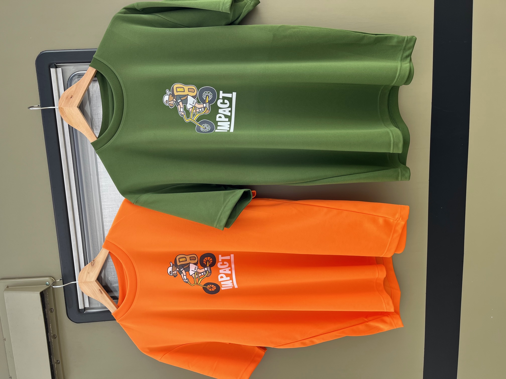 インパクトくんシリーズ　の　新作Ｔシャツ。