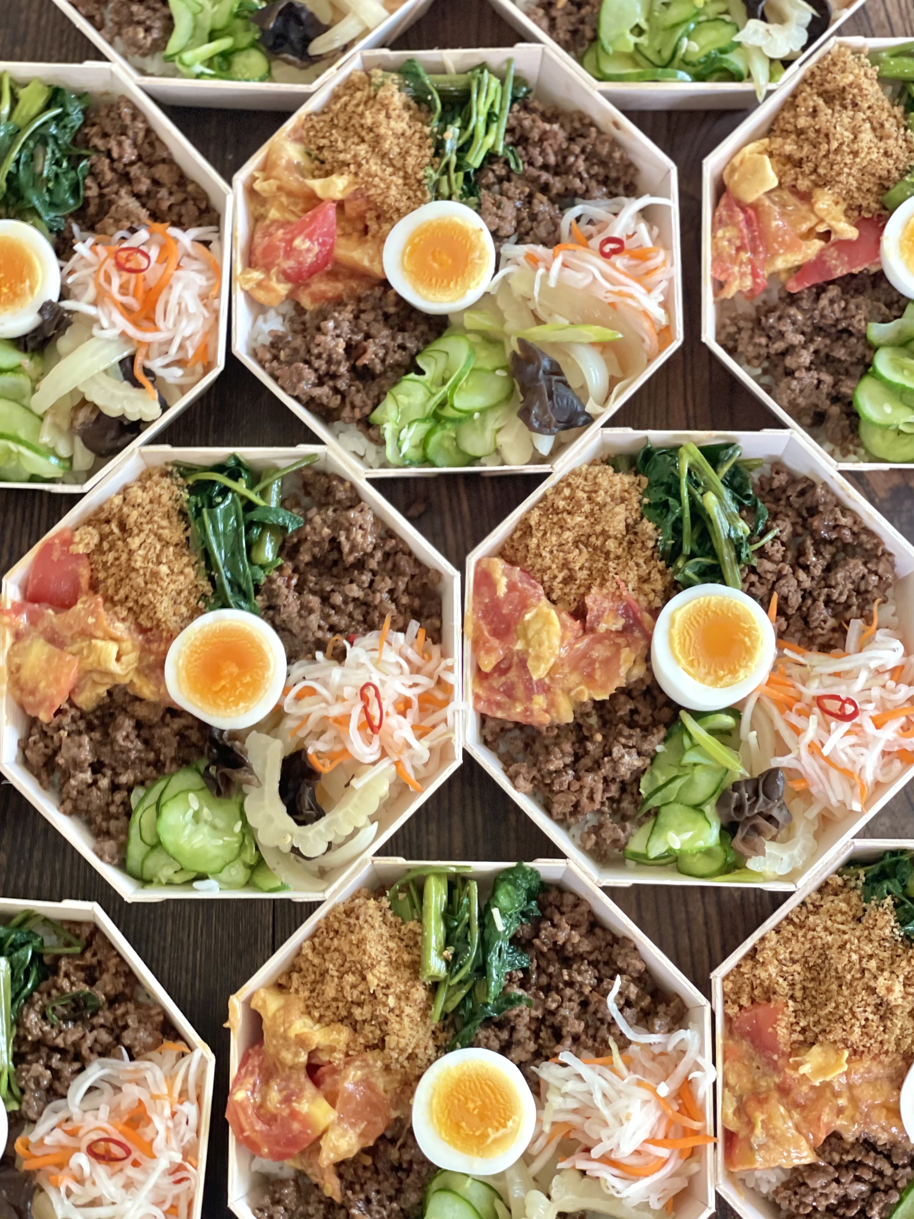 昨日(8/26㊏)のバルヤンナイク美容室前お外市のお弁当