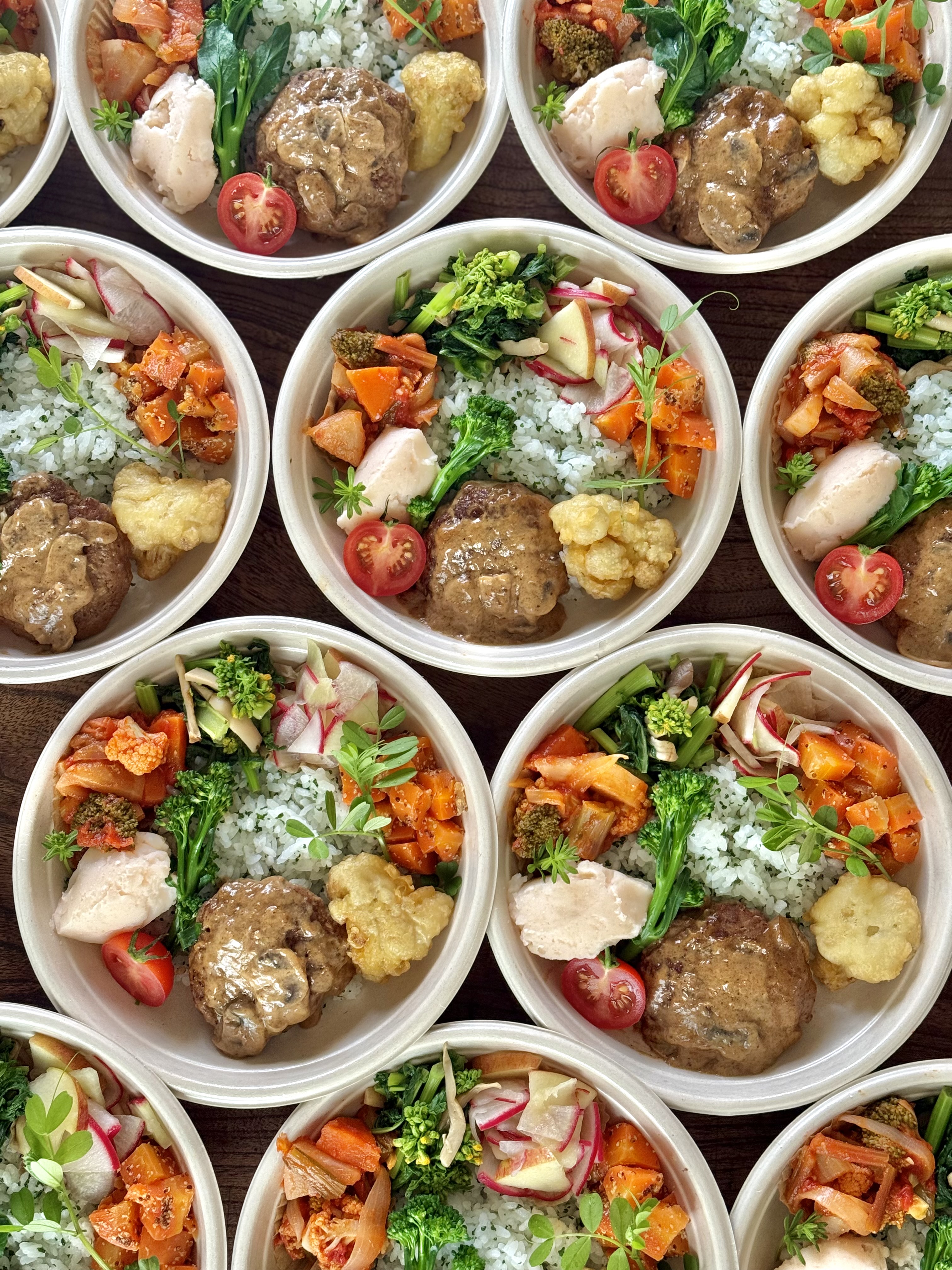 昨日2/28㊏バルヤンナイク美容室前お外市のお弁当