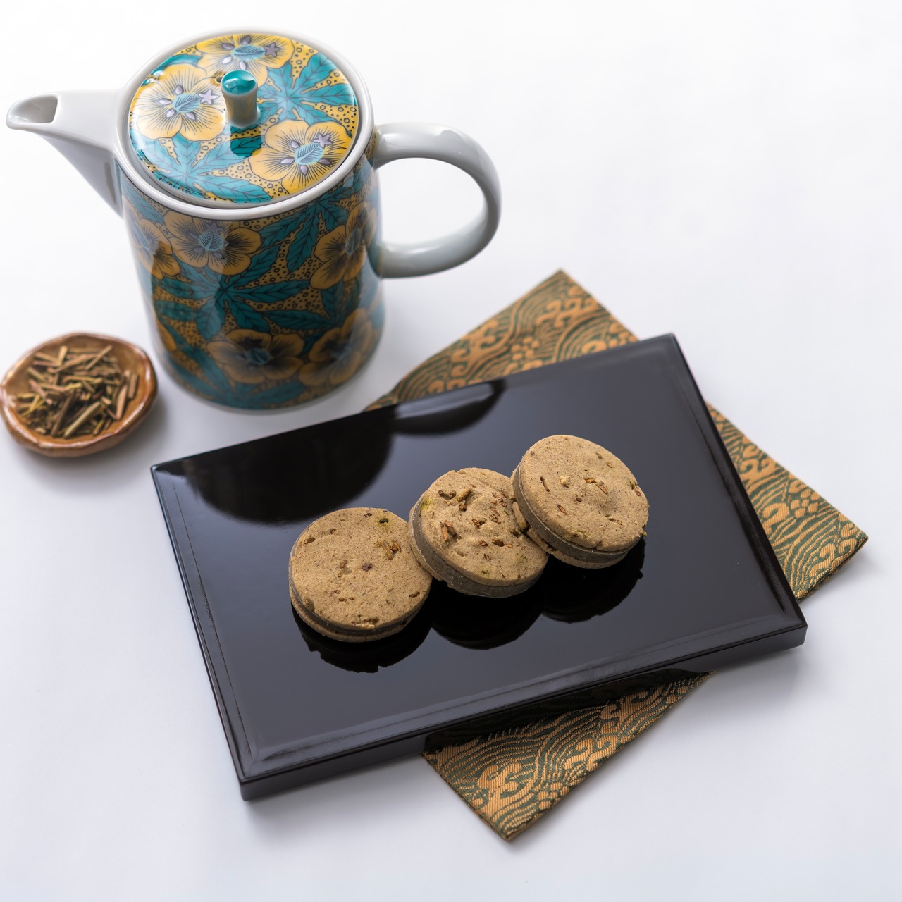 「あんショコラサンド加賀棒茶」販売開始のお知らせ