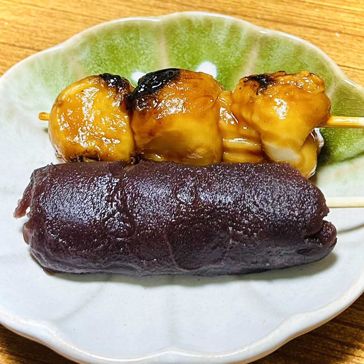 東京京橋の和菓子の桃六の団子を買ってきた。