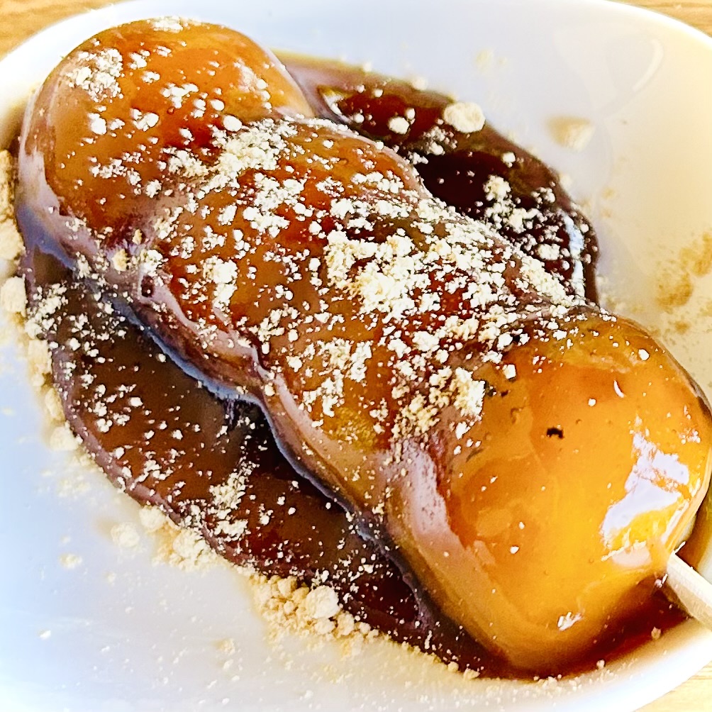 三溪園の黒蜜きなこ団子の優しい味わい