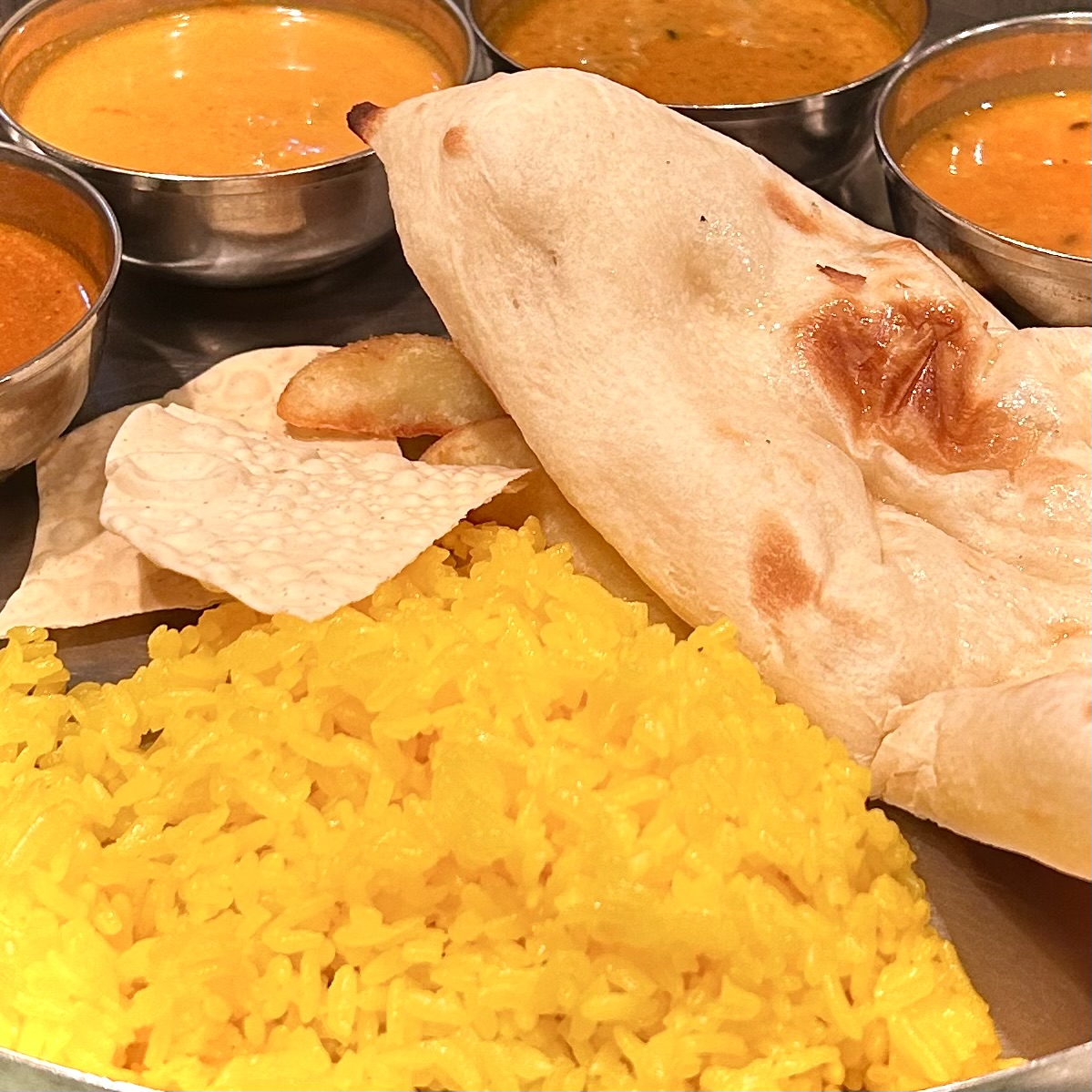インド料理カザーナみなとみらい店でのランチバイキング体験