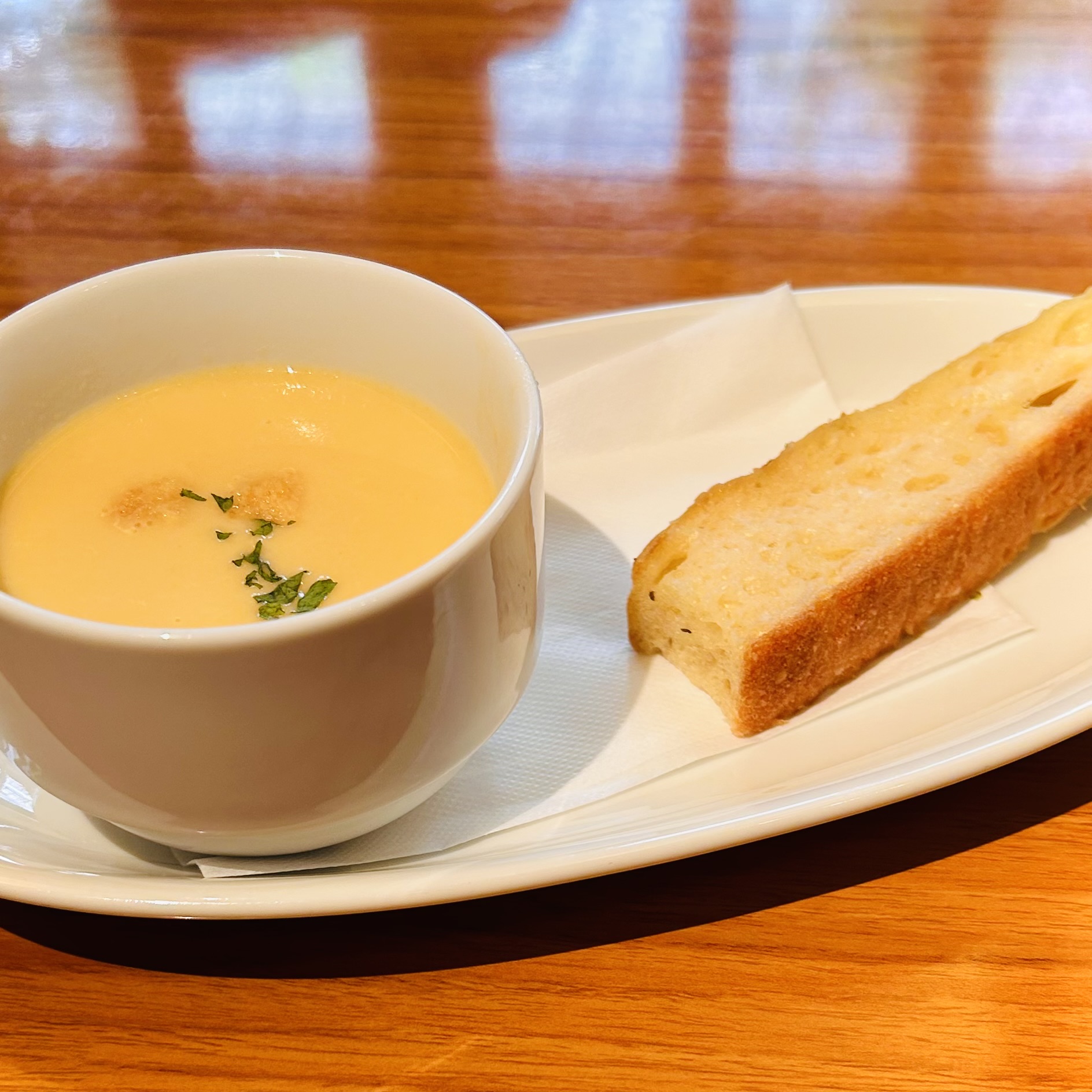 ピッツェリアリアナ横浜関内店での夏のパスタランチ