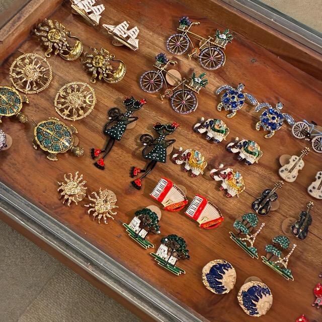 【NEW】art brooch