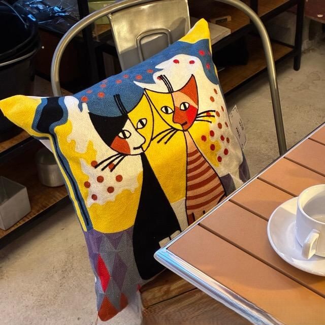 【New!】Cat Embroidery Cushion