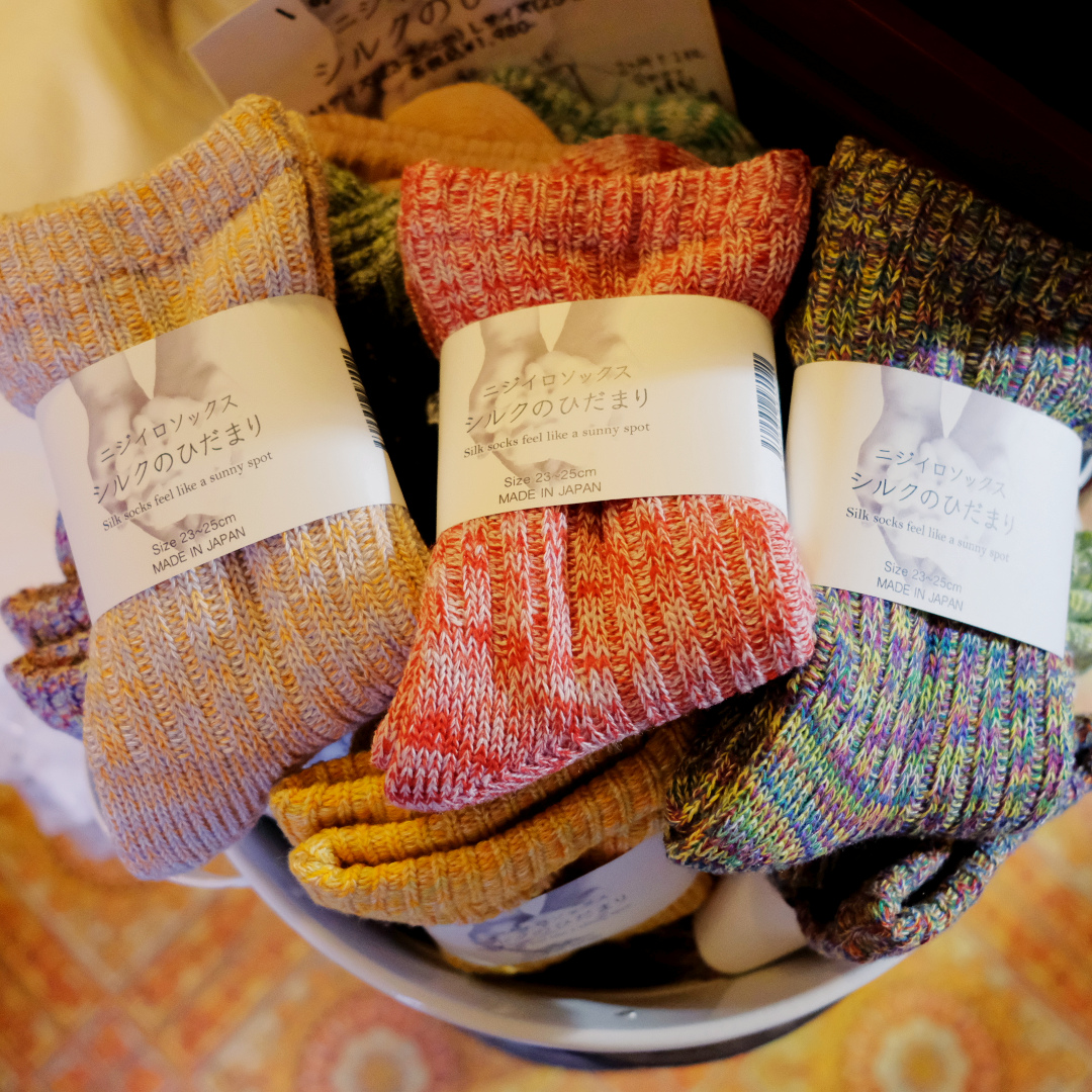 人気の【日本製】ニジイロソックス シルクのひだまりM&Lは残りわずか