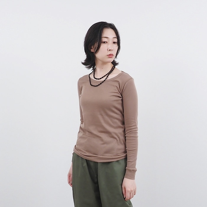 寒暖差対策として長T、カーディガン売れ行きが特に良いです🧥