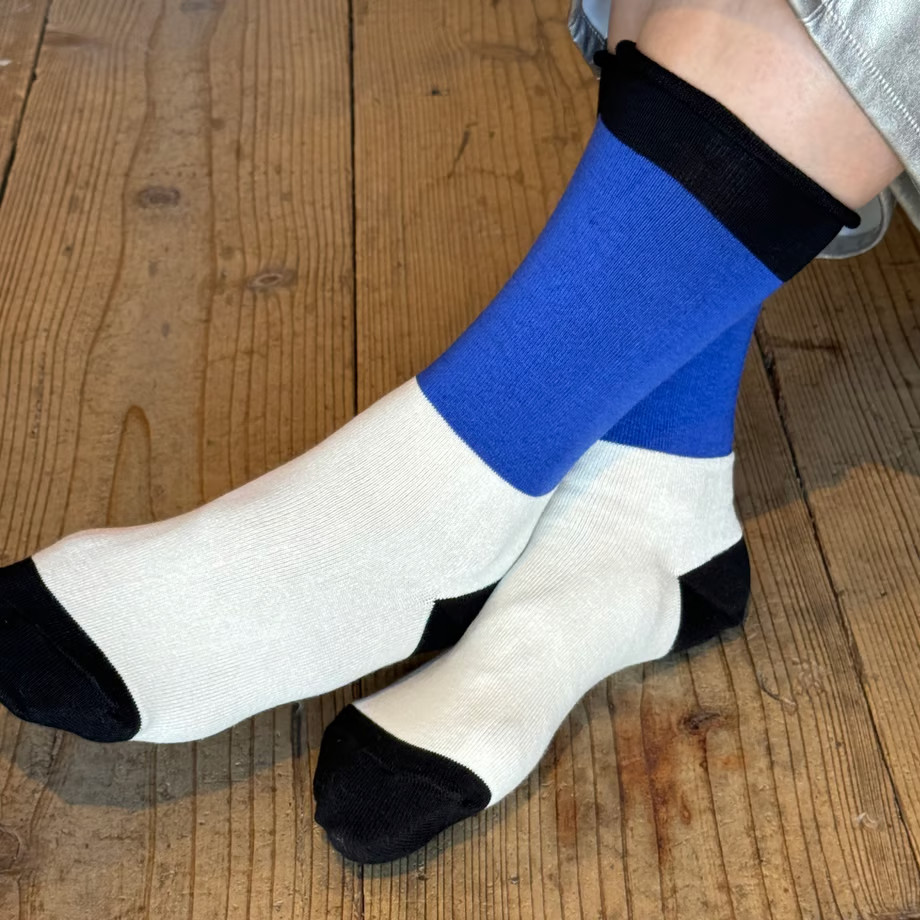 プレゼントでもきっと喜ばれる抜群に履き心地良い靴下を揃えています🧦