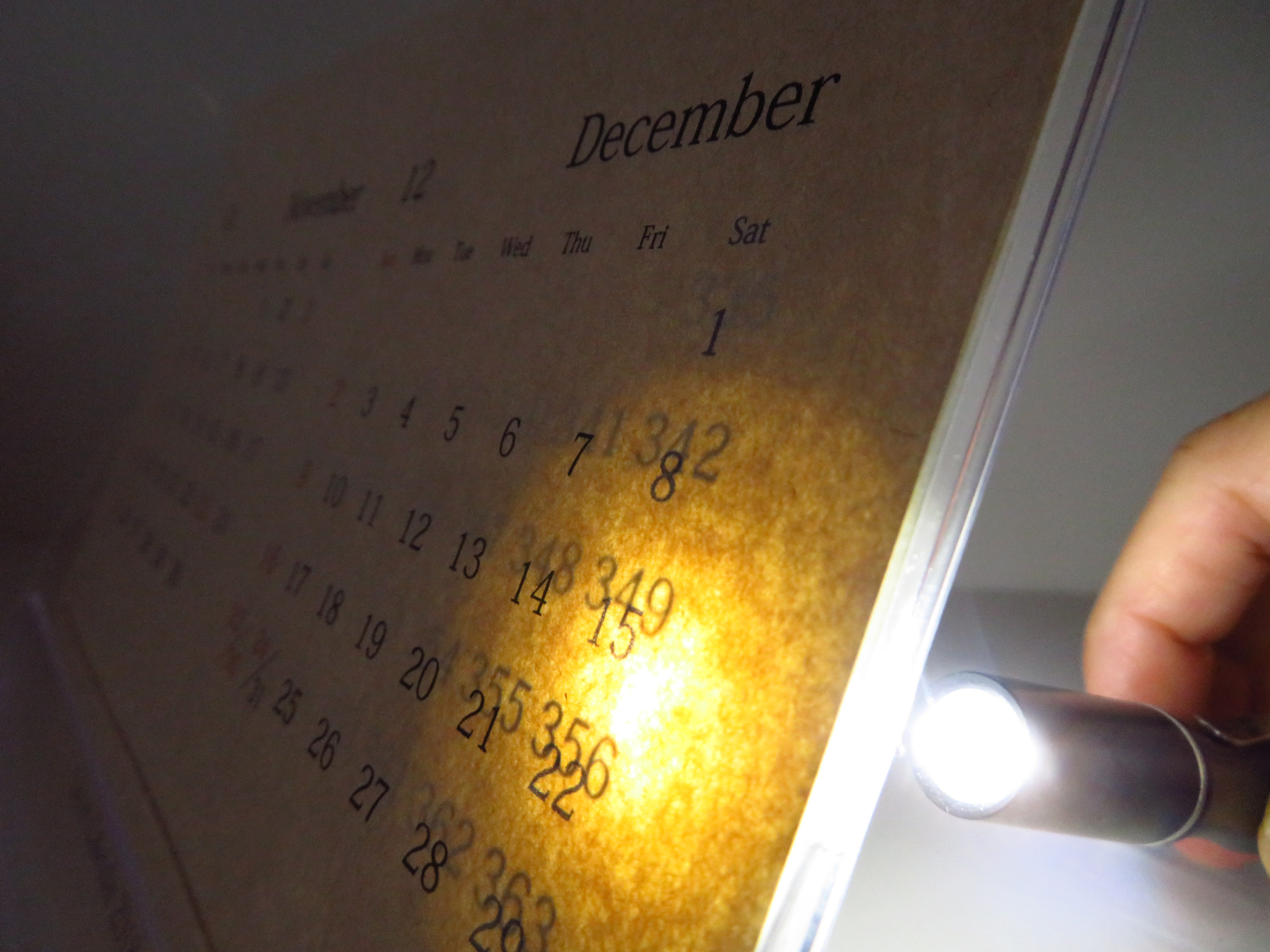 光で数字が浮かび上がる秘密仕掛けの「Secret Calendar 2018」を発売