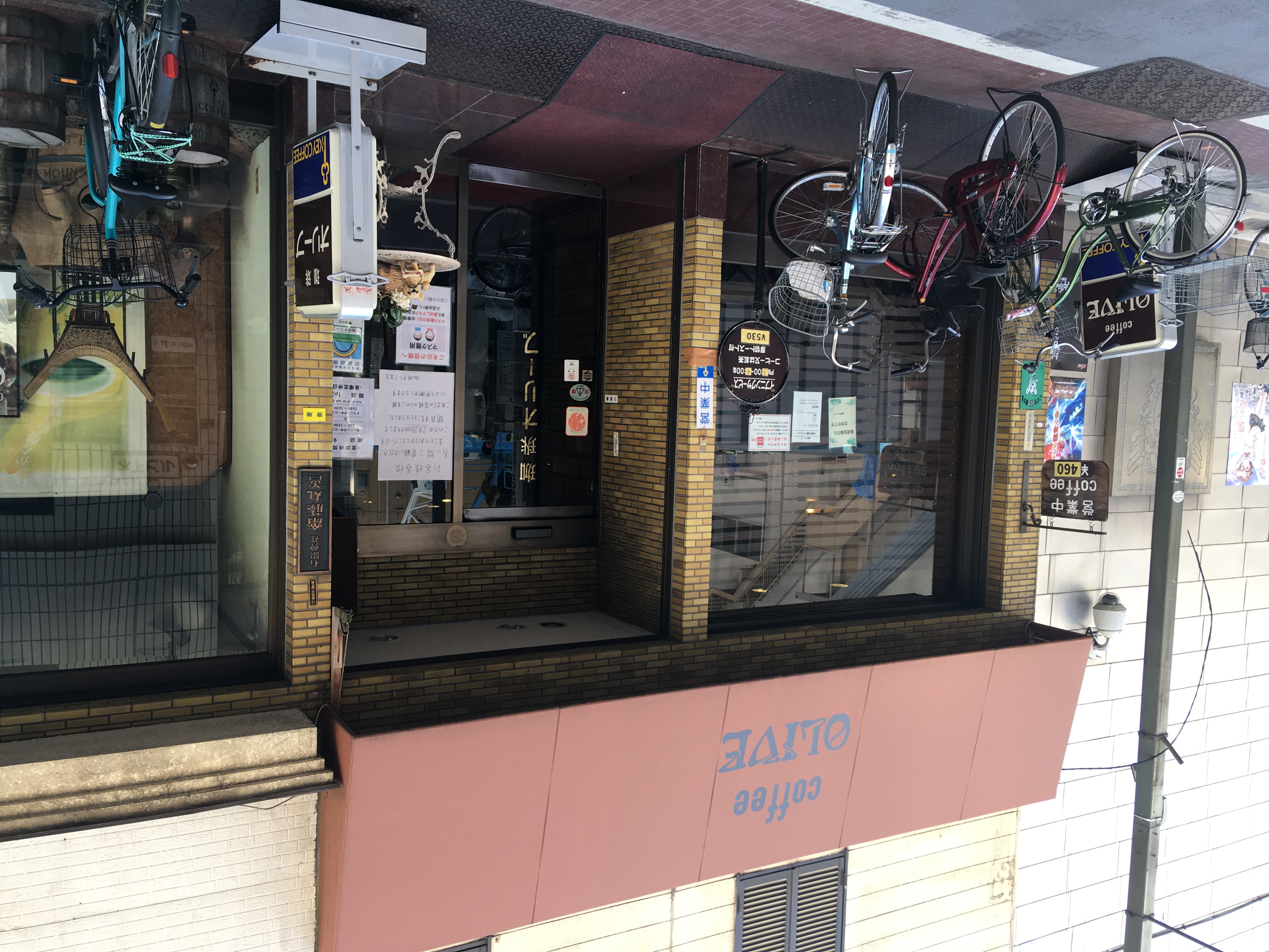 東長崎の喫茶店 「珈琲 オリーブ」さんの家具や食器を販売いたします