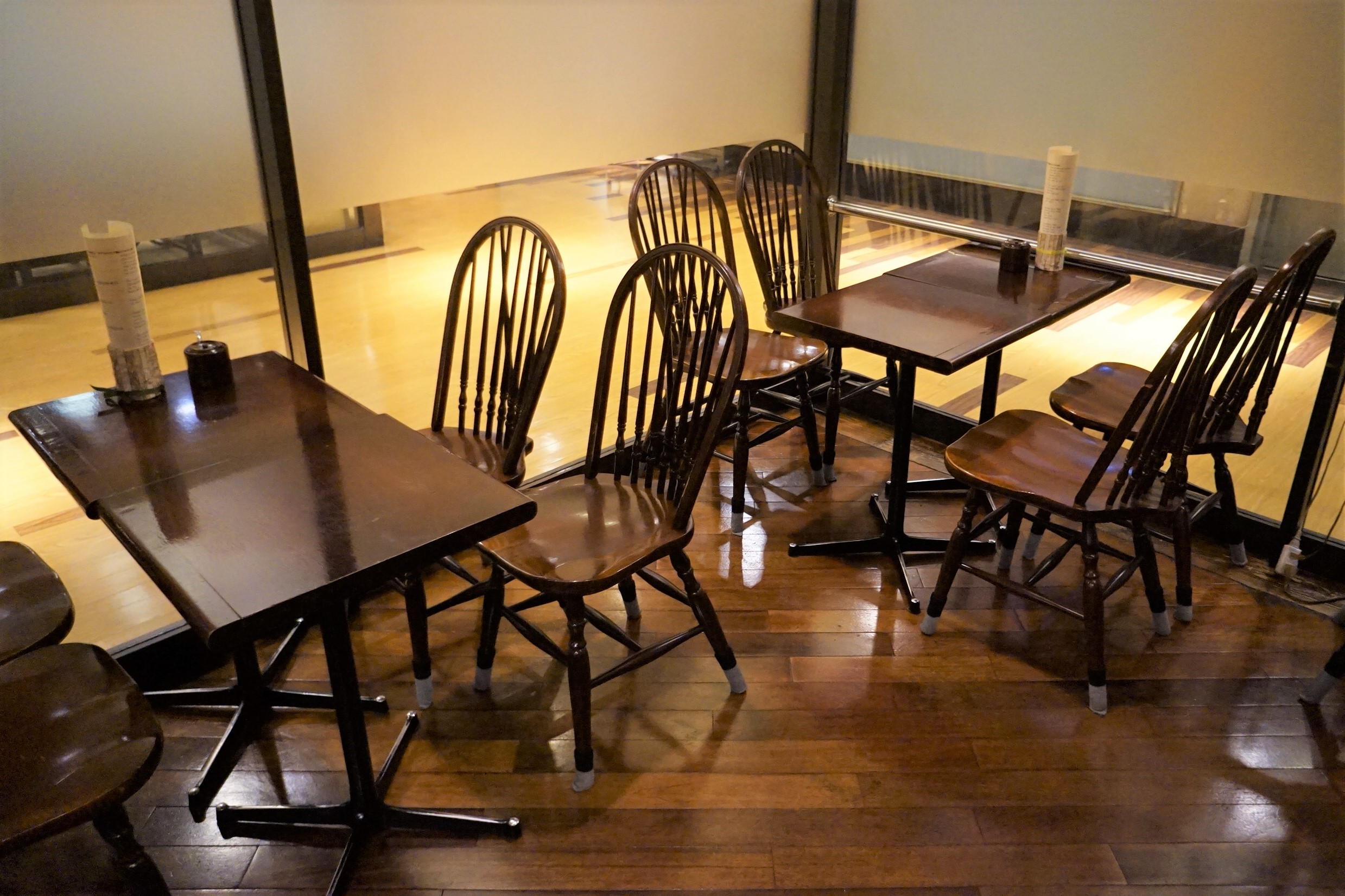 浜松町の喫茶店「五番館」さんで使われていた椅子を販売します