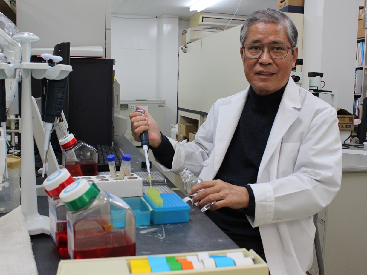 【前編】根路銘 国昭 物語 -世界と対等に向き合った、ウイルス研究者-