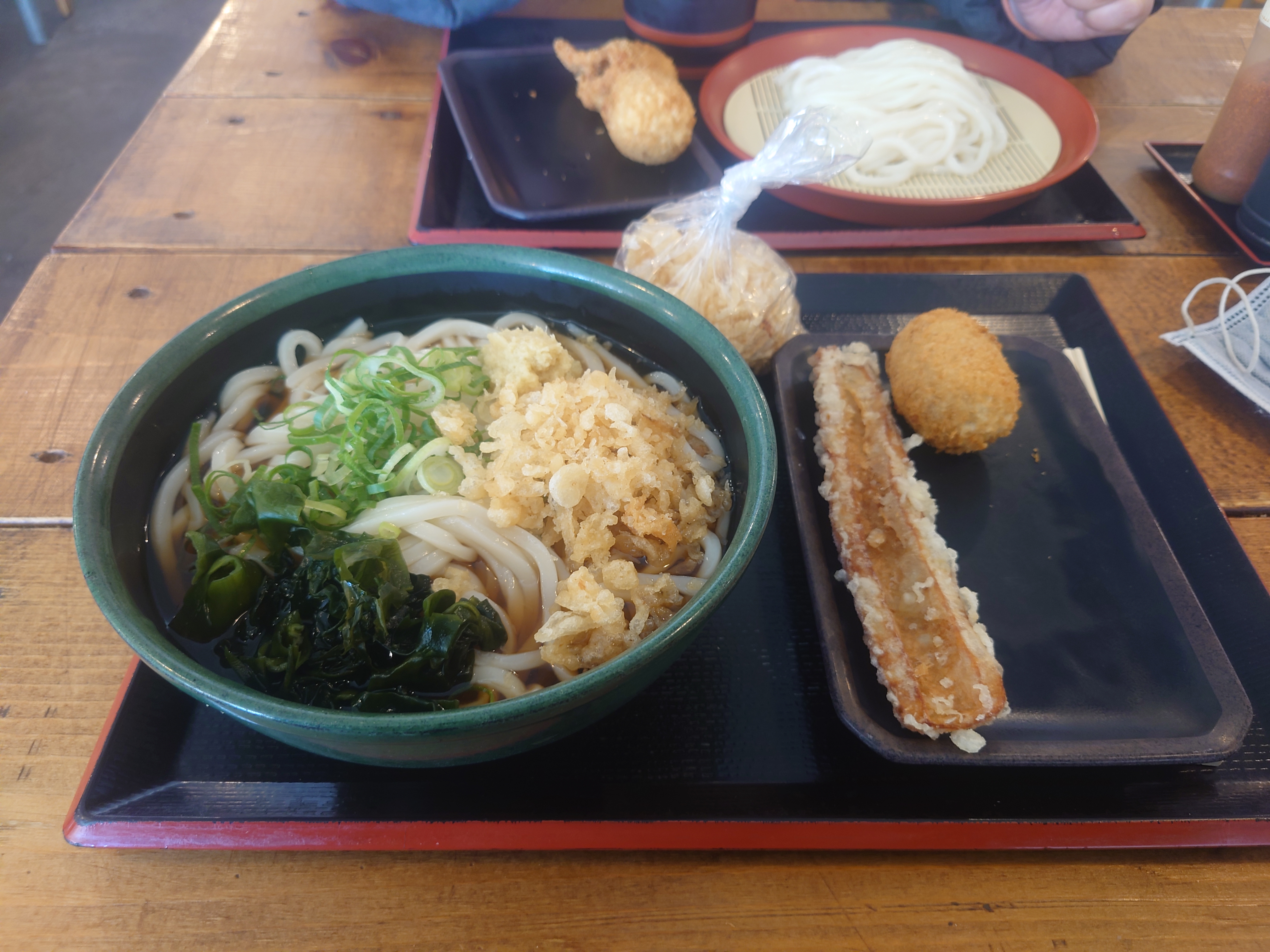 うどんとコロッケ。
