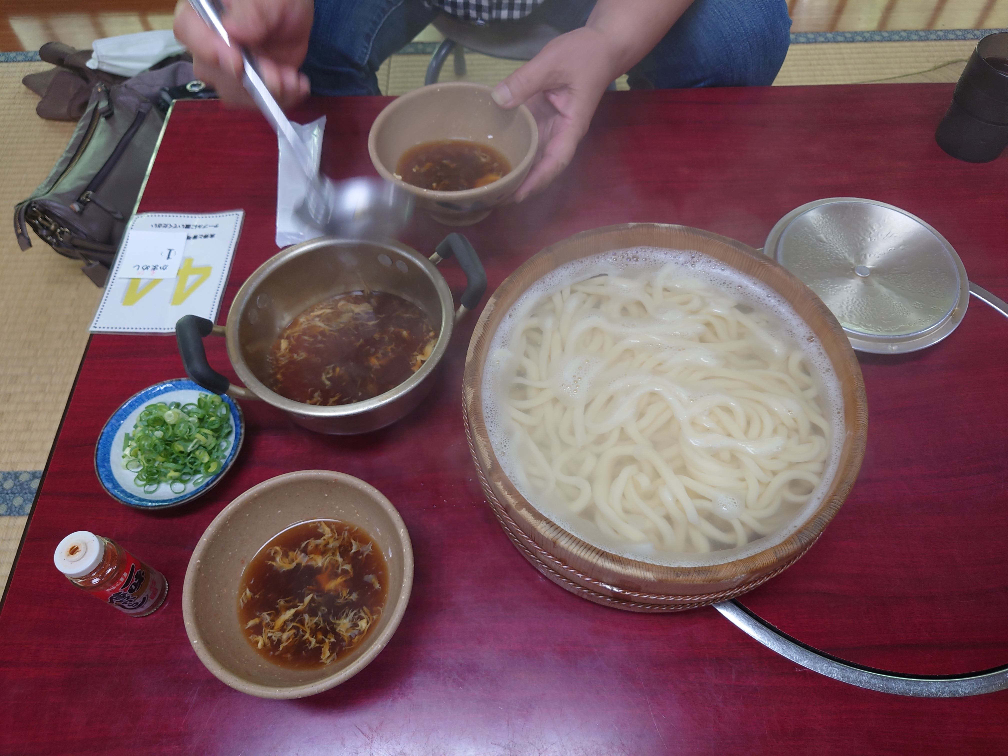たらいうどん と ぶどう。