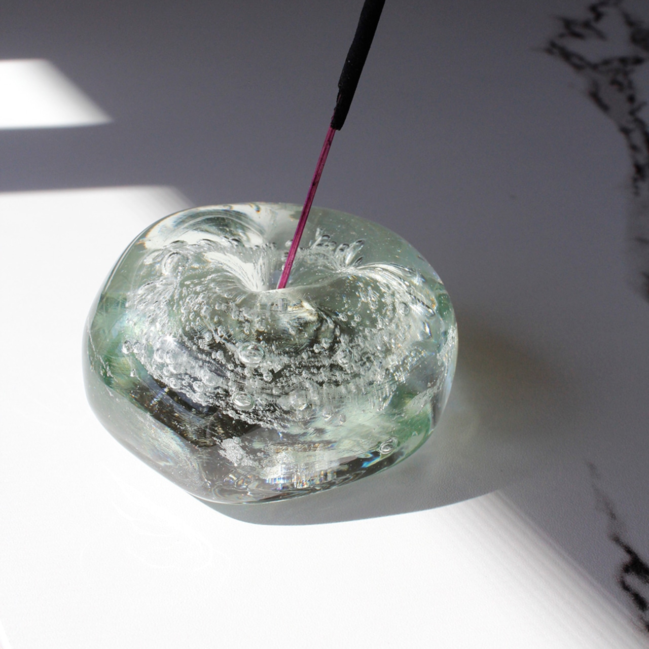 限定2点の「氷」。お問い合わせの絶えないお香立て、4/24に再登場。