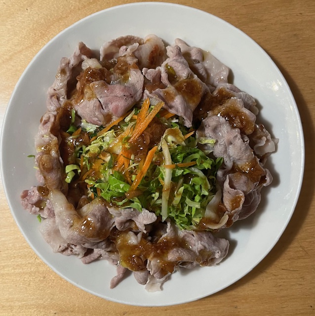 てづくり梅ドレッシングで食べる冷しゃぶサラダ