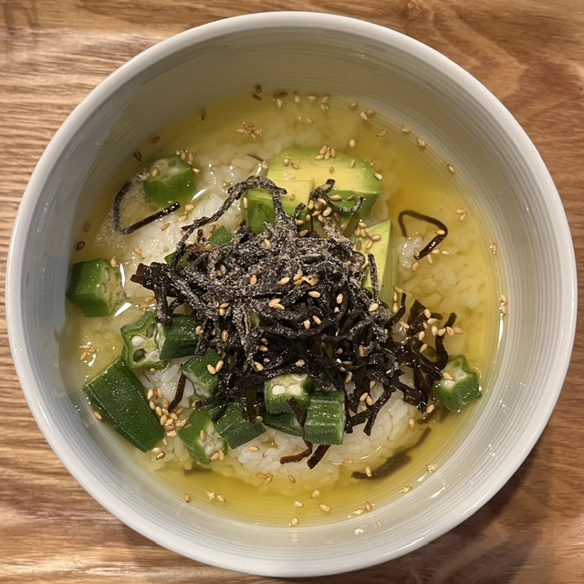 アボカドと塩昆布の冷やし茶漬け