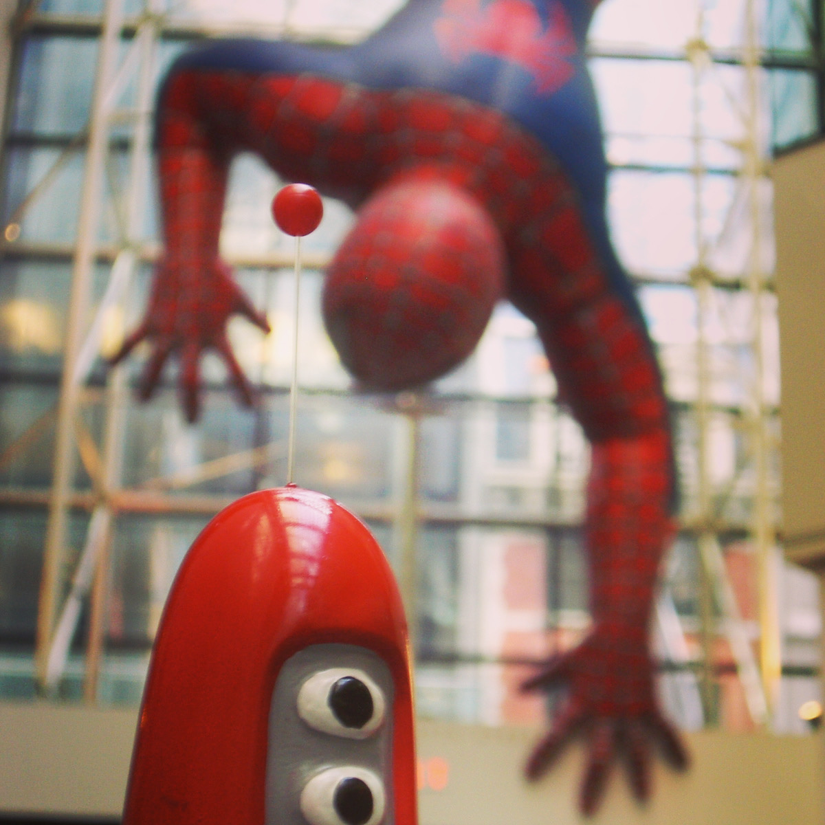 スパイダーマンとポルチコ