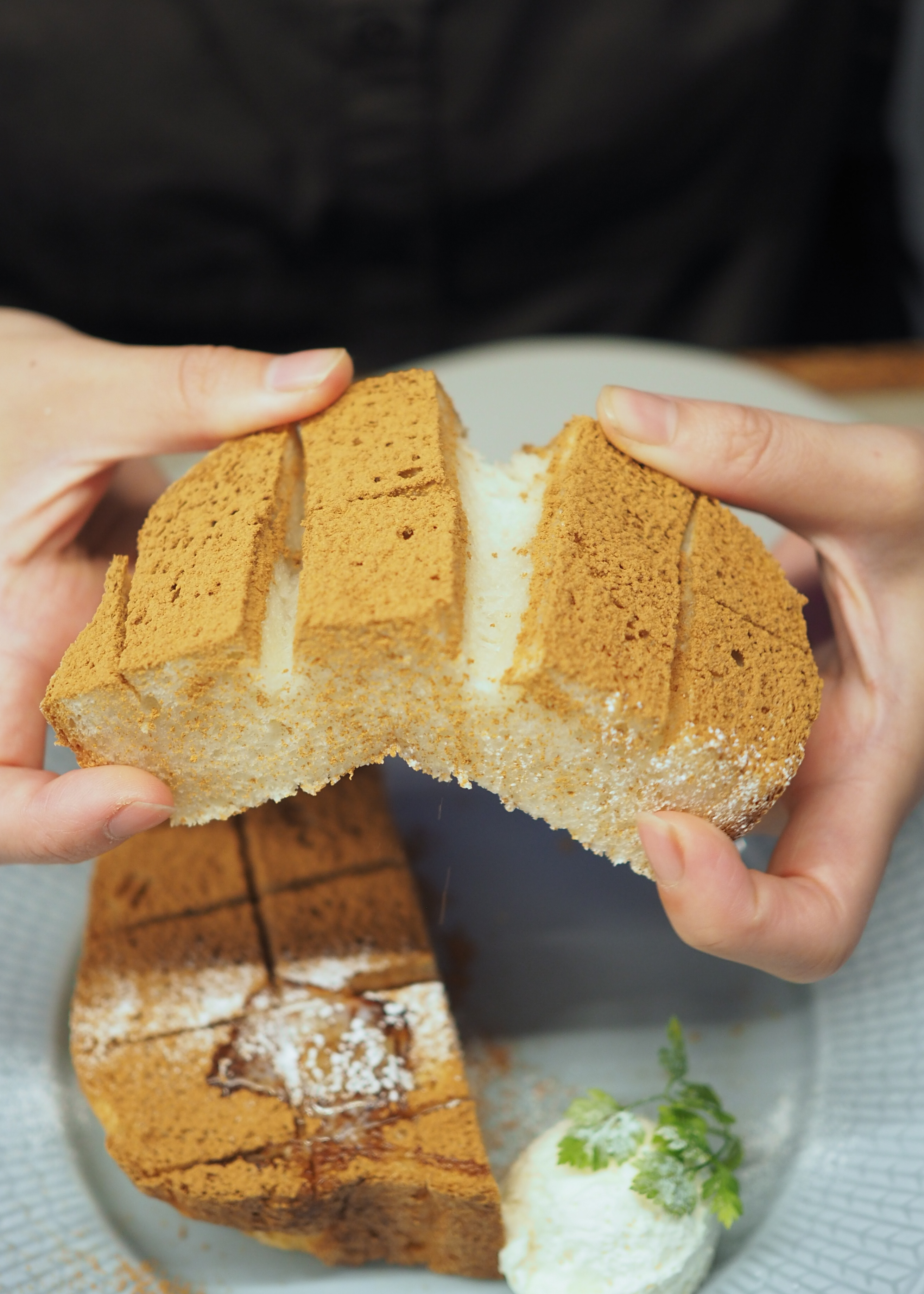 お店で楽しむ　自家製食パンのシナモンシュガーバタートースト — 朝食やおやつにぴったりの甘い誘惑