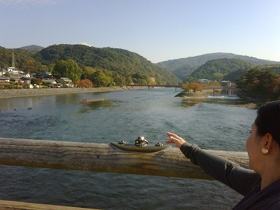 秋の日の宇治川