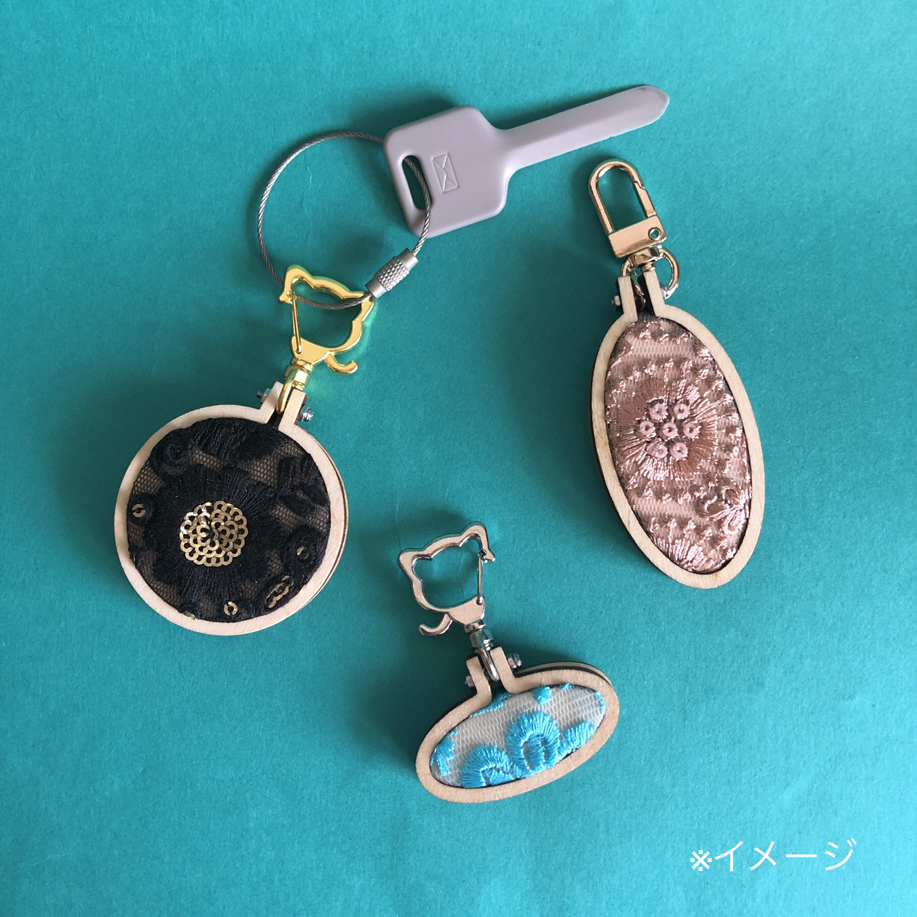 インド刺繍リボン ミニミニ刺繍枠のチャーム 販売開始！