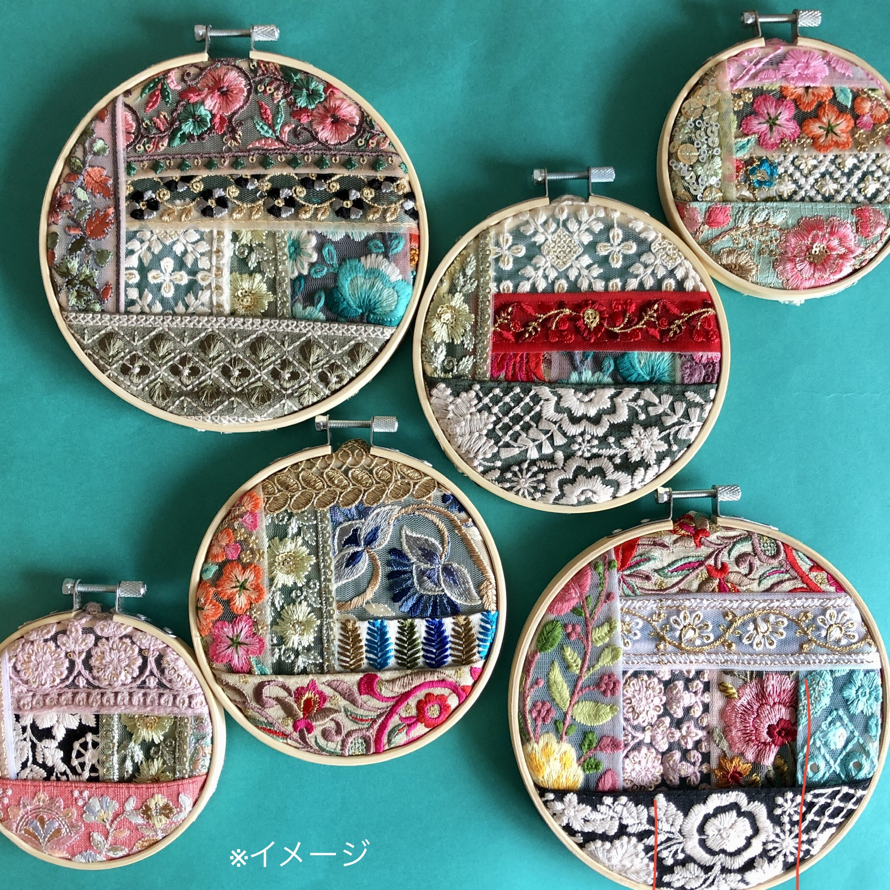 インド刺繍リボン枠の壁飾り追加しました。