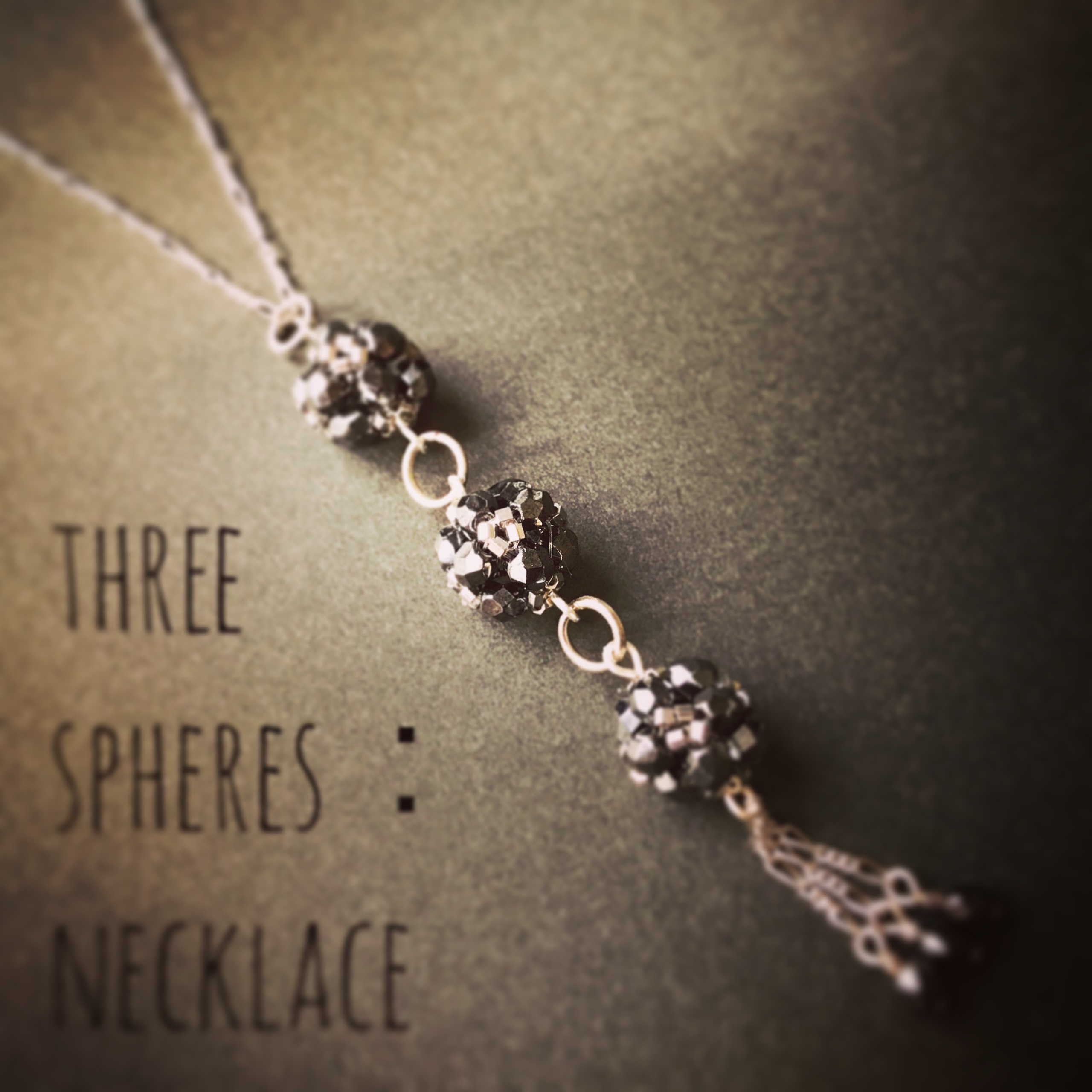 three spheres：necklace