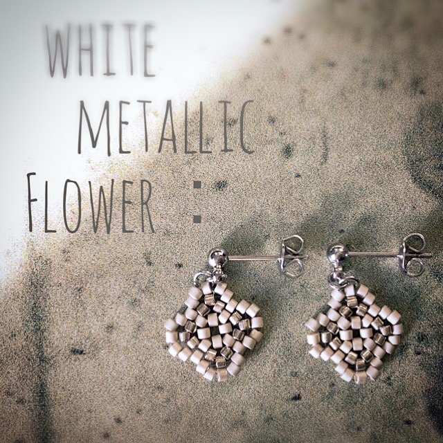 white metallic flower：