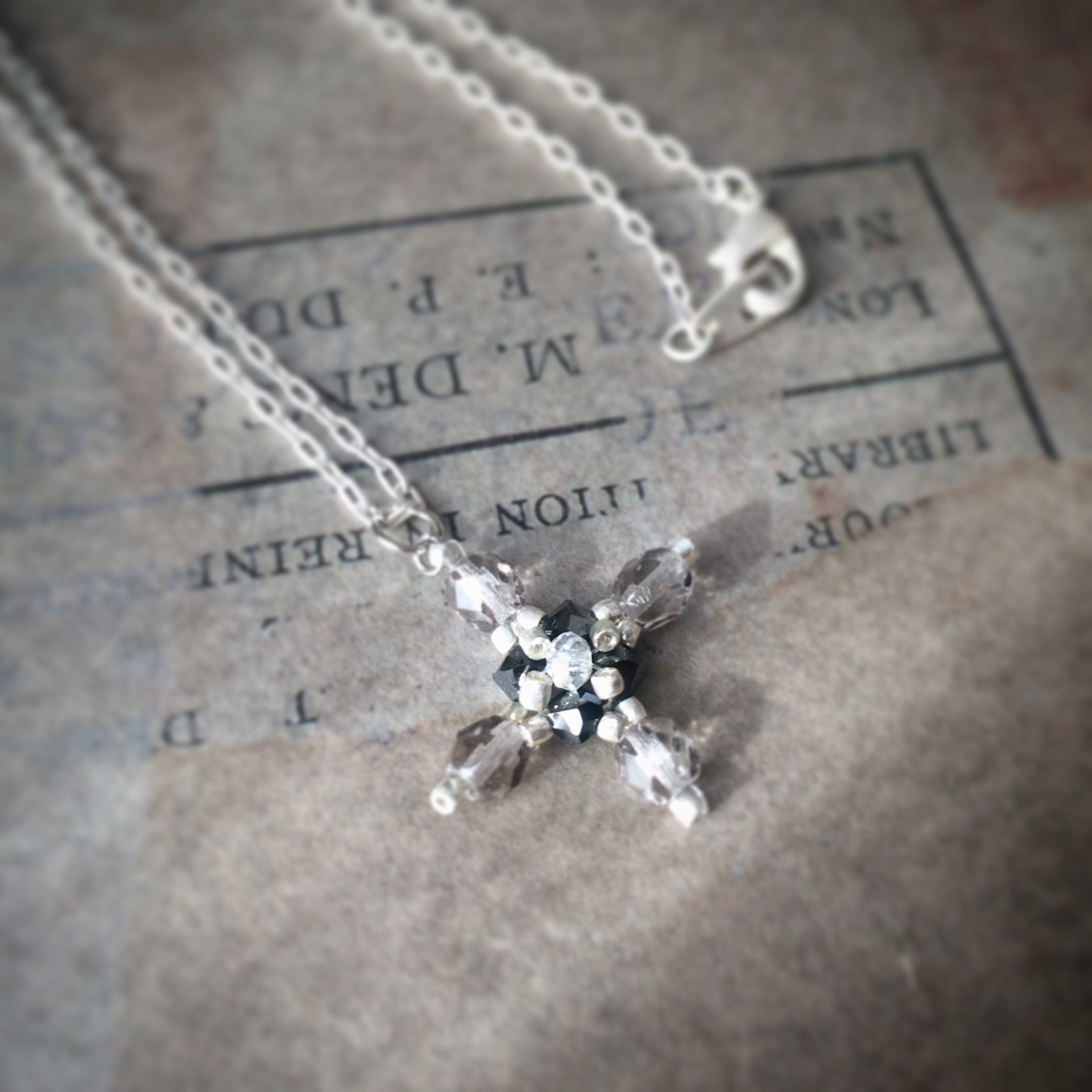 selene cross：necklace
