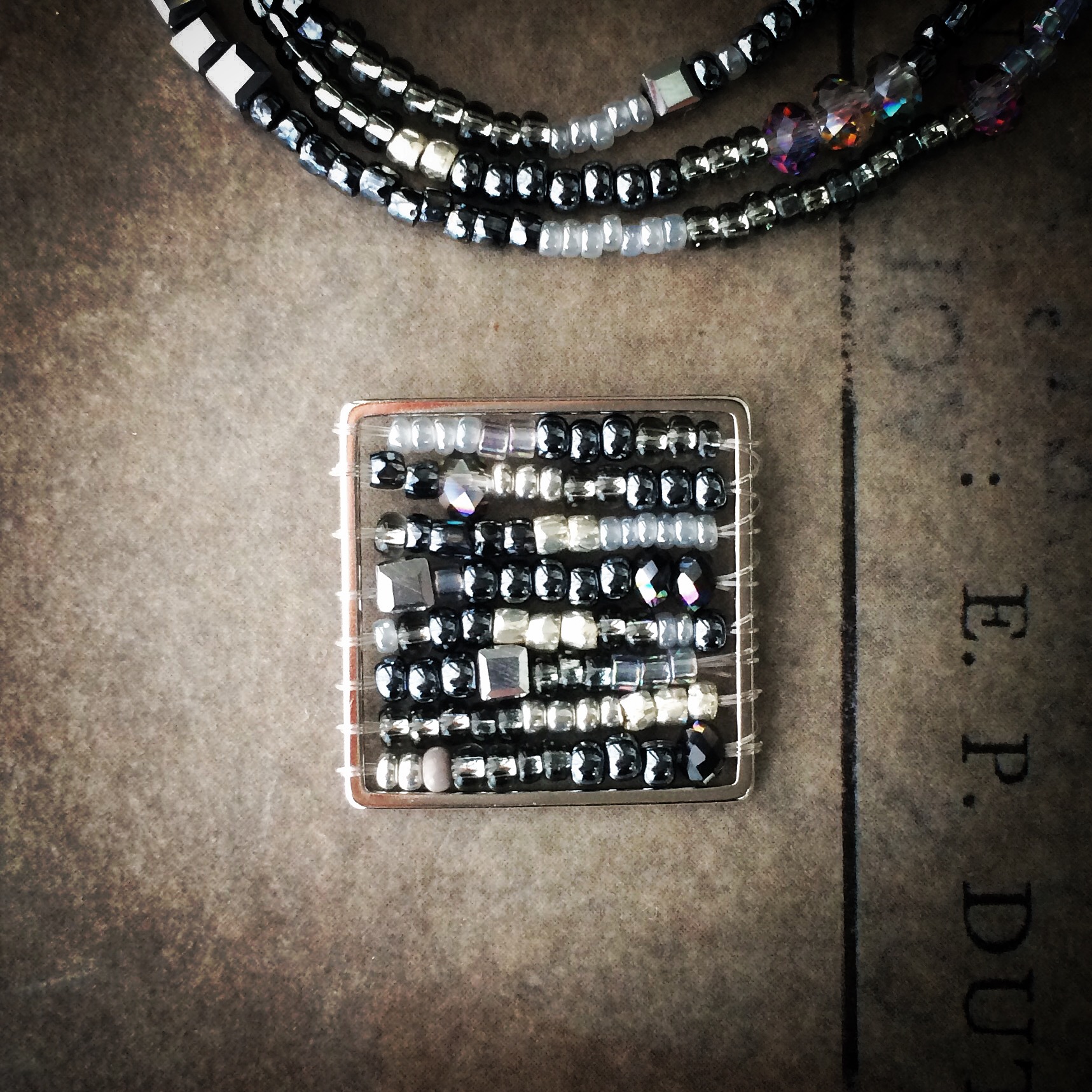 black metallic：necklace