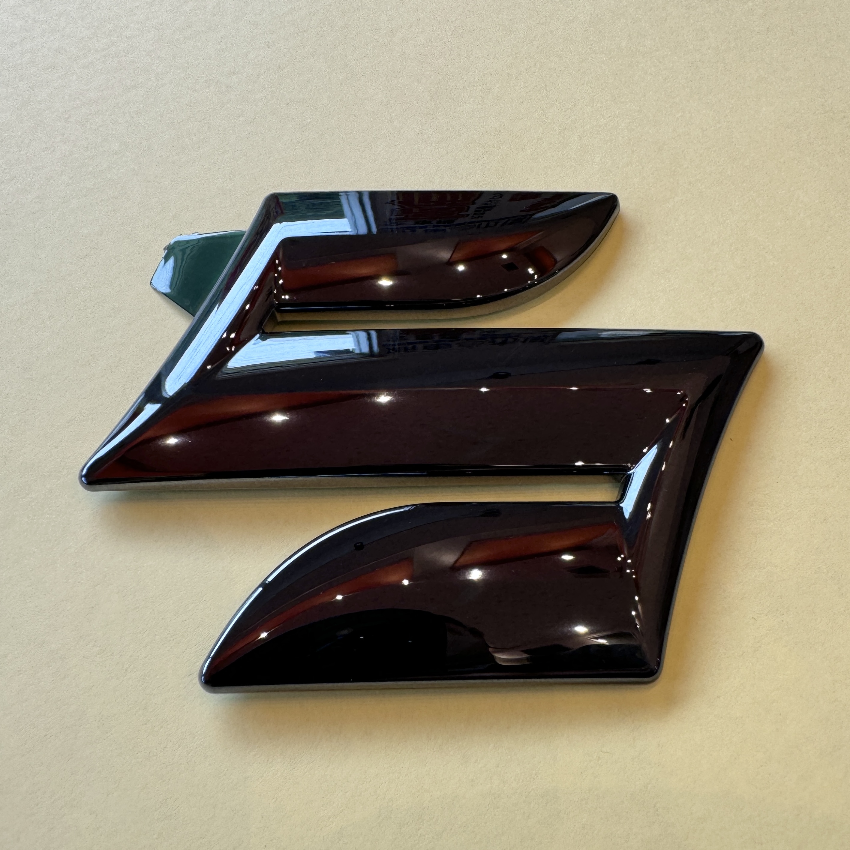 ✨🎃新商品のお知らせ　ブラックメッキ調エンブレム🎃✨