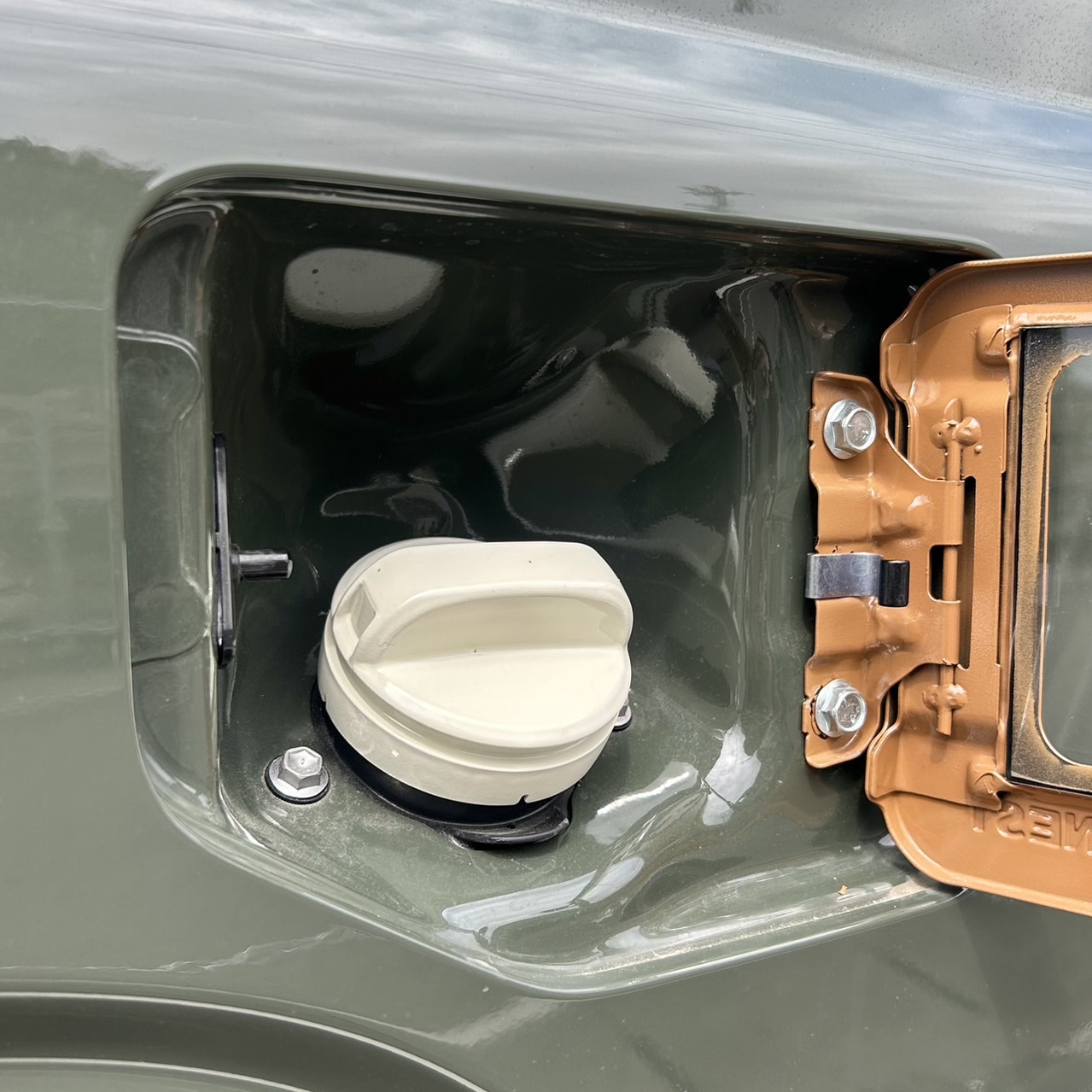 ✨⛄新商品のお知らせ　フューエルキャップホワイト⛄✨