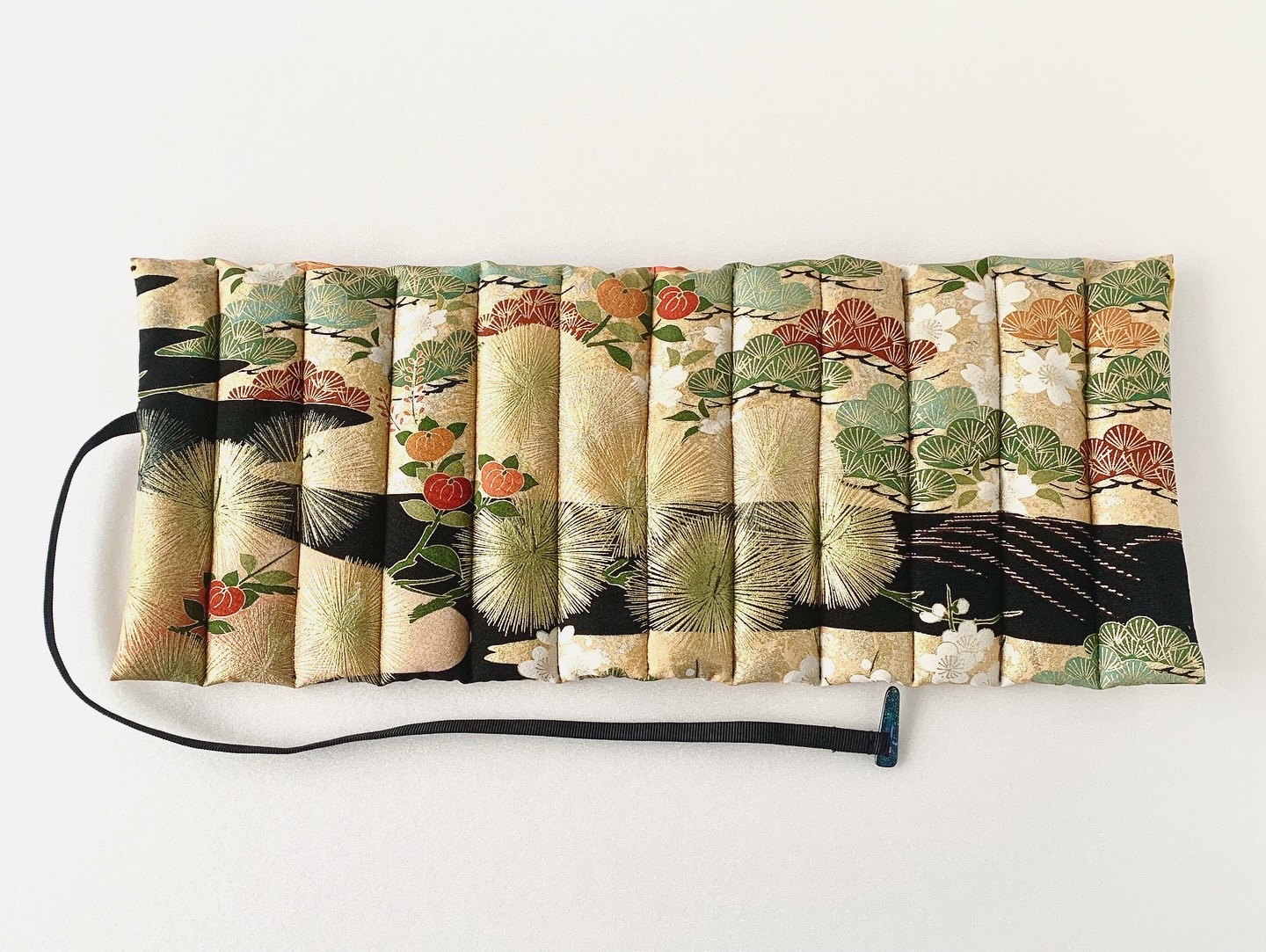 About the pen case (for 12 pens)