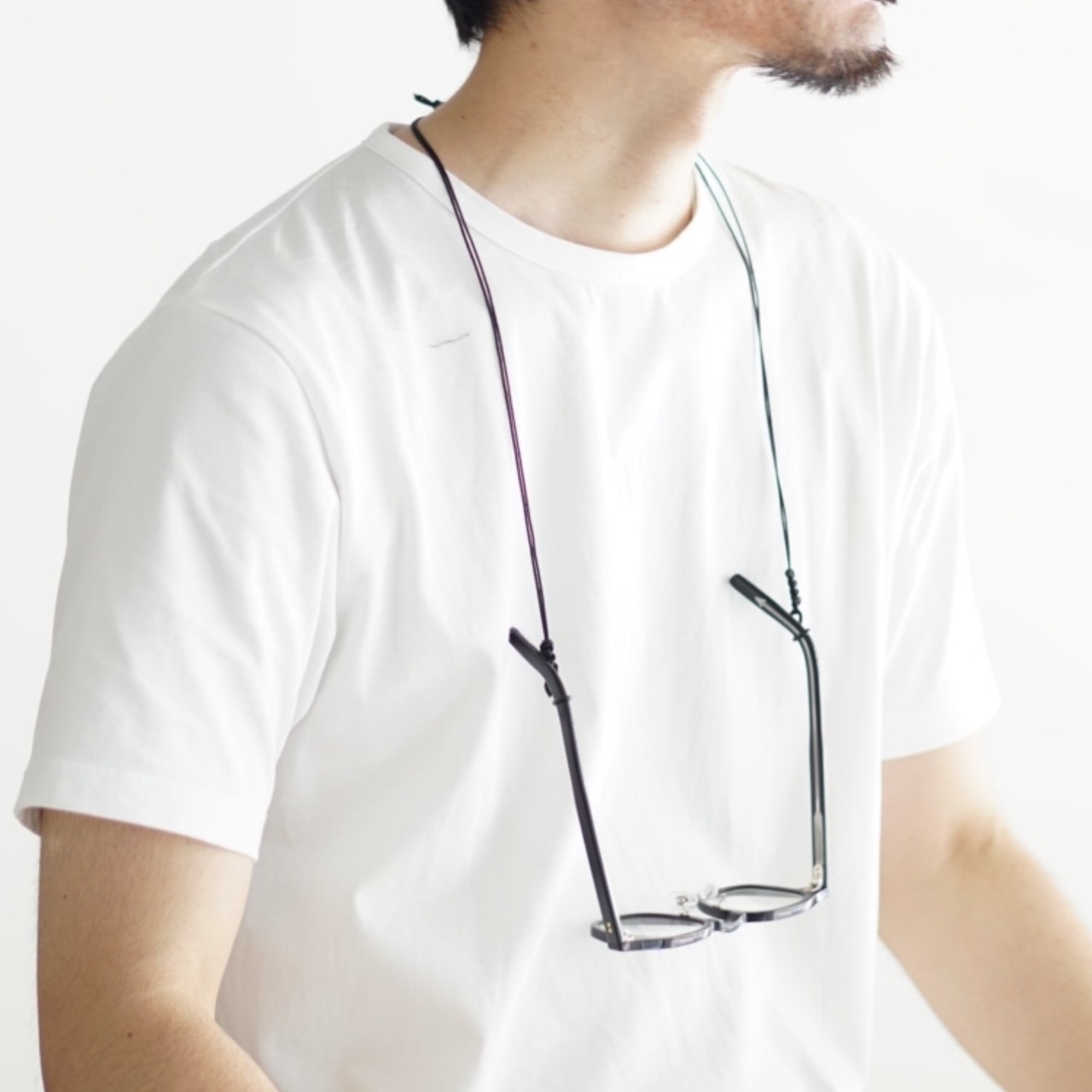 シンプルで軽やかなハンギングストラップ — “Micro Code Hanging Strap”
