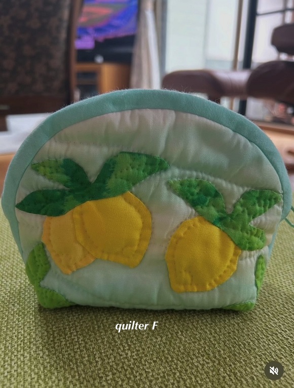 (55)お客様の作品 quilter F様 「レモンのポーチ」 キットで作るハワイアンキルトポーチ