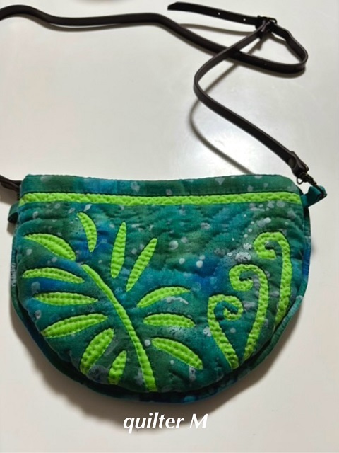 (54)お客様の作品　quilter M様　アマウのサコッシュ　ハワイアンキルト