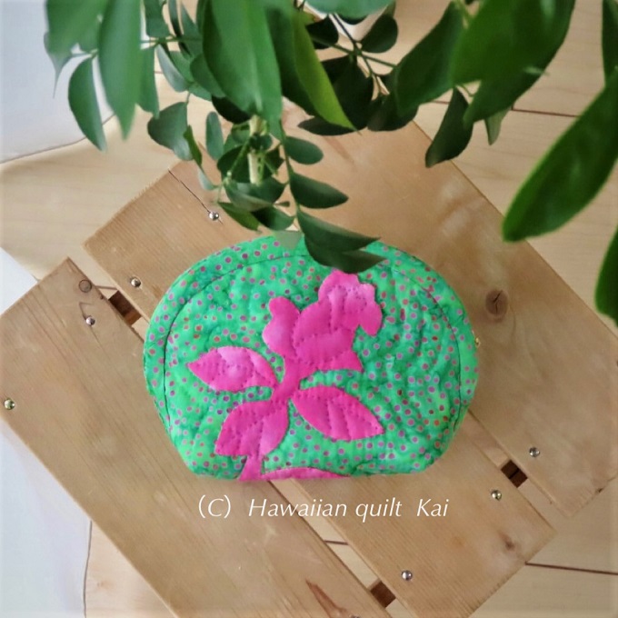 フレッシュな薔薇のつぼみ　　ハワイアンキルトで作る　ロケラニのポーチ　キット発売のお知らせ