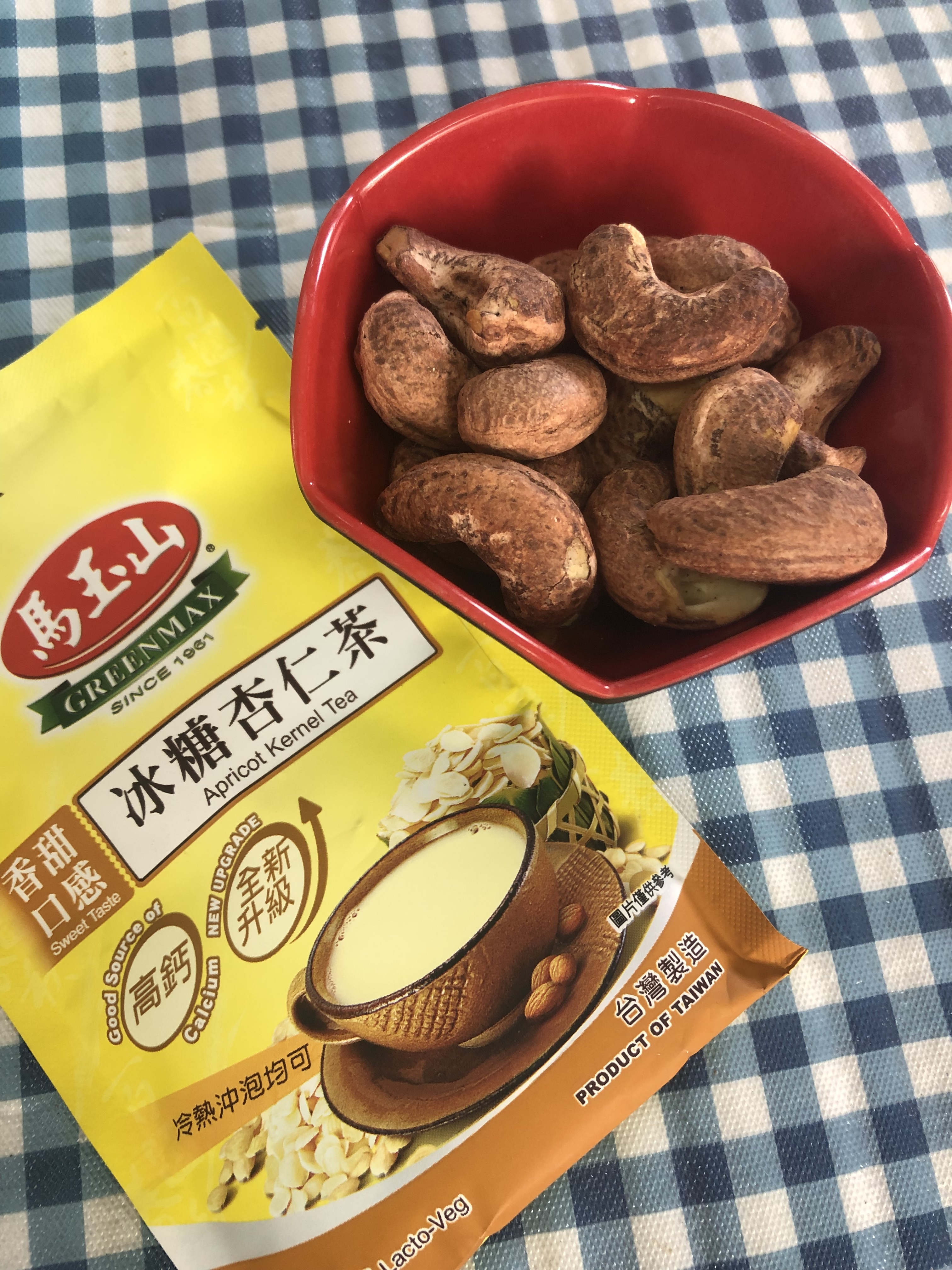 杏仁茶をいただいたのでカシューナッツと一緒に