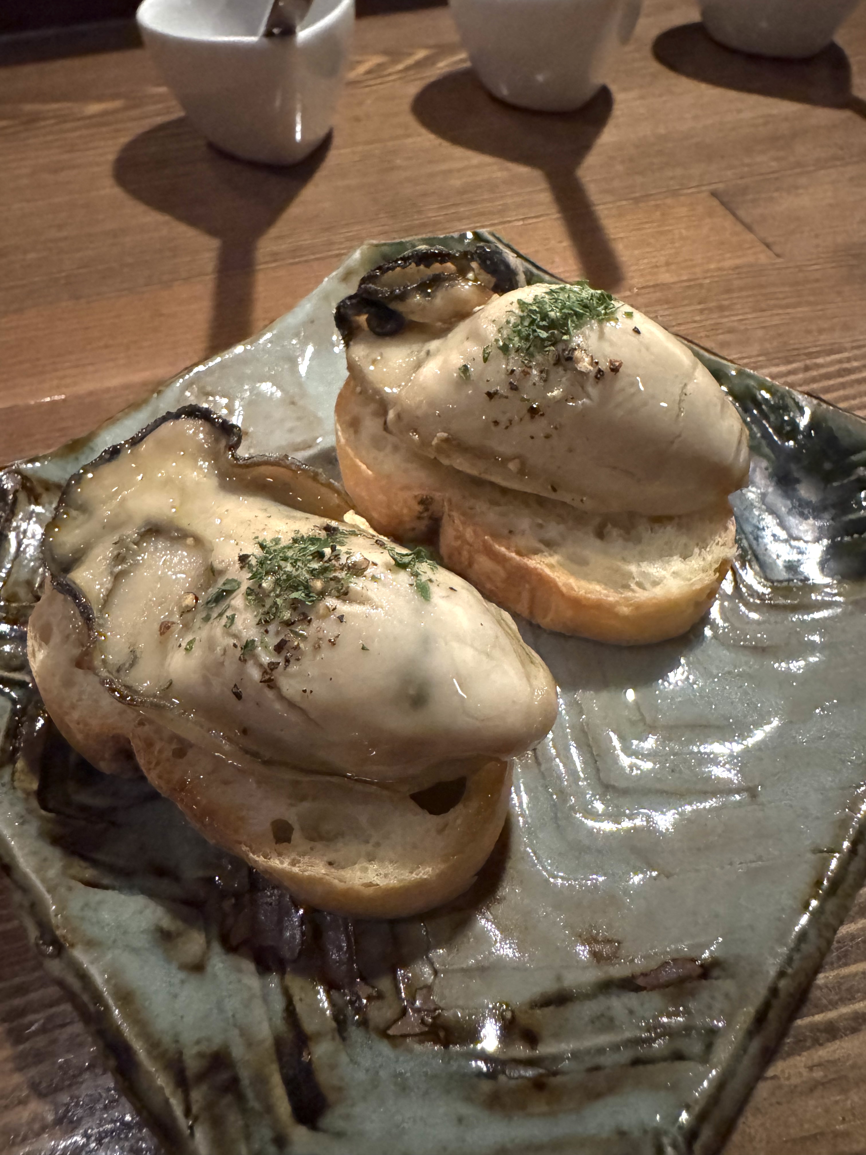 アクセントは挽きたて胡椒。牡蠣のオイル漬けで作るバル風おつまみ