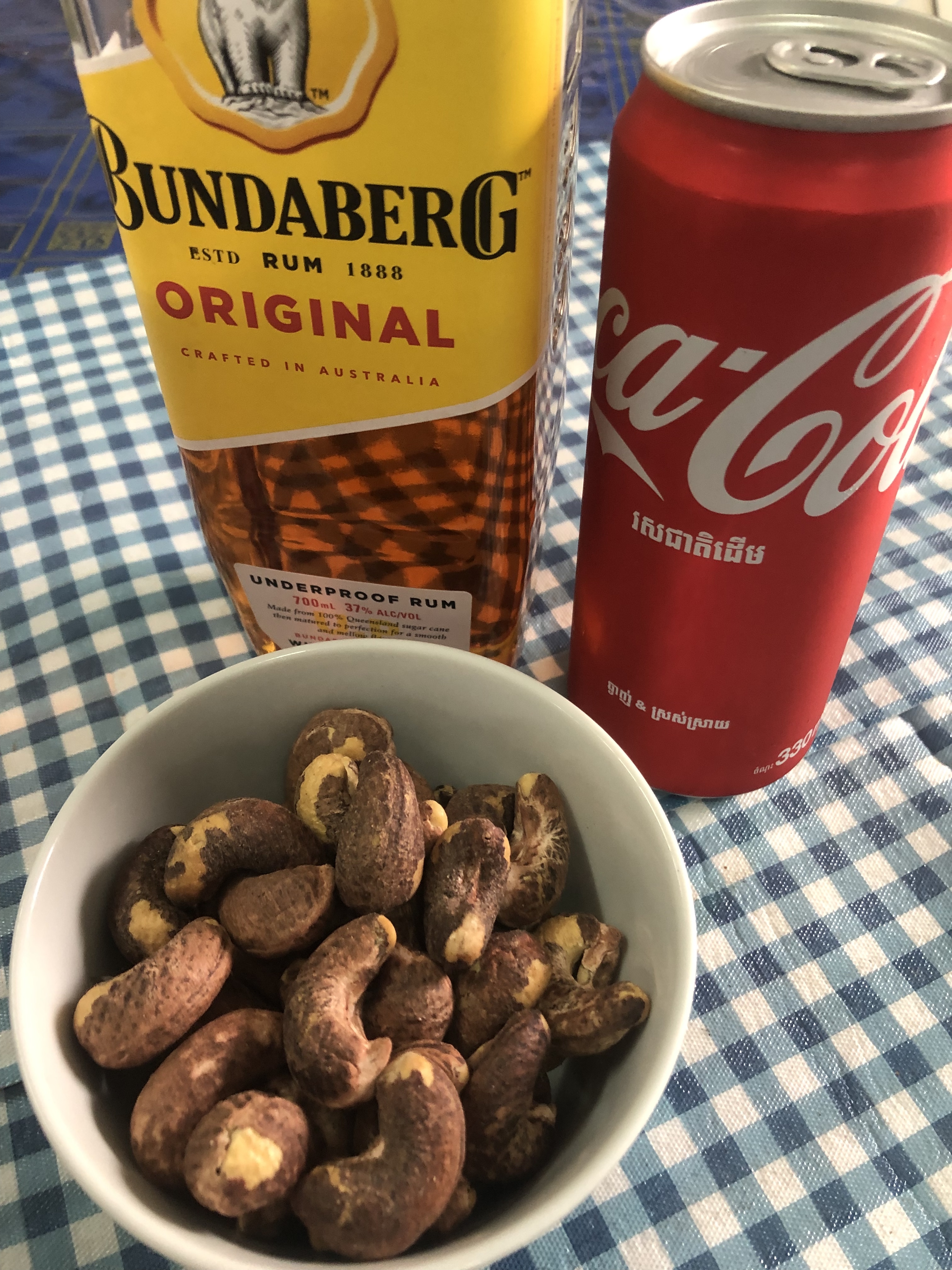 バンディーラムコーラ＋カシューナッツ