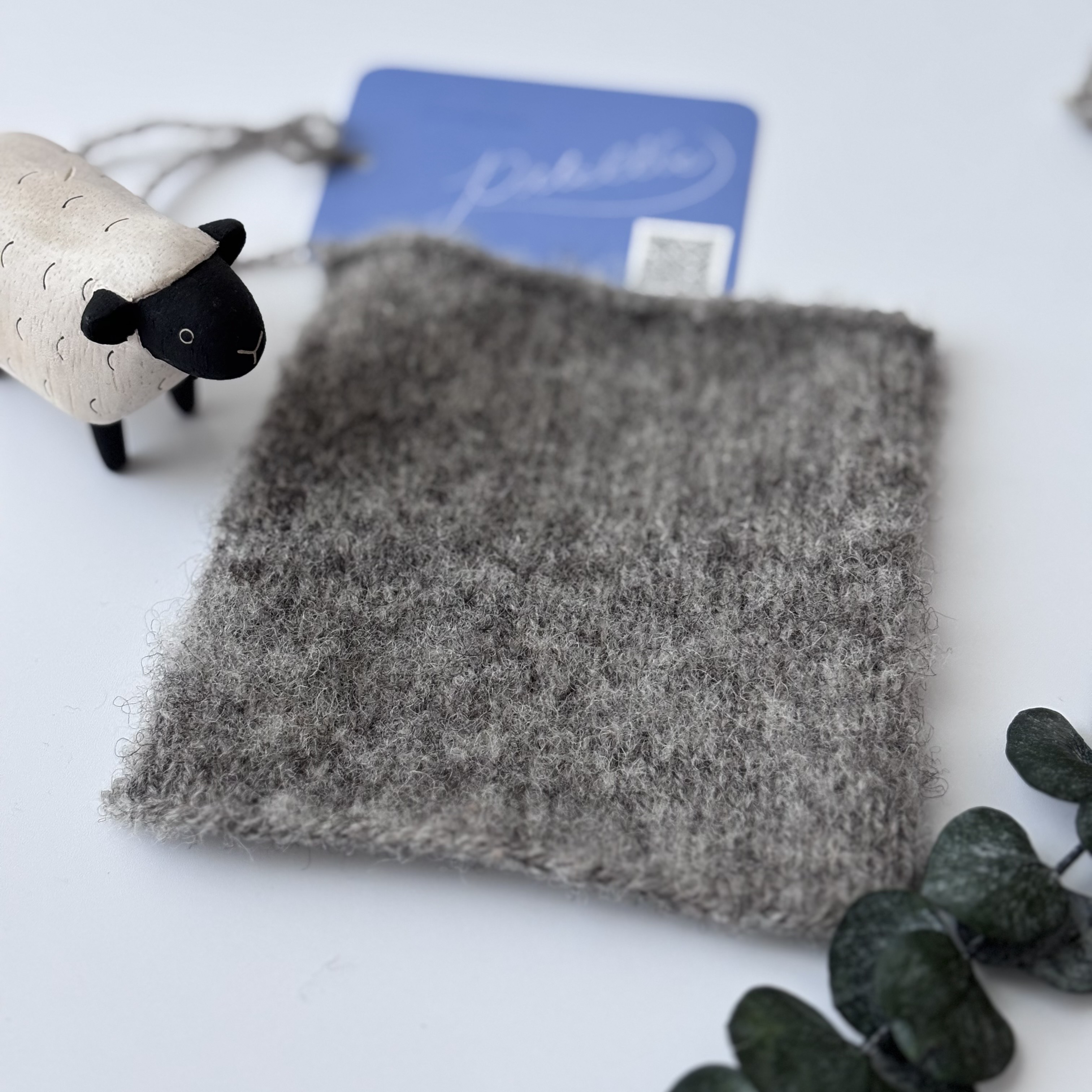 SolaceWoolのシャギードッグ加工スワッチ