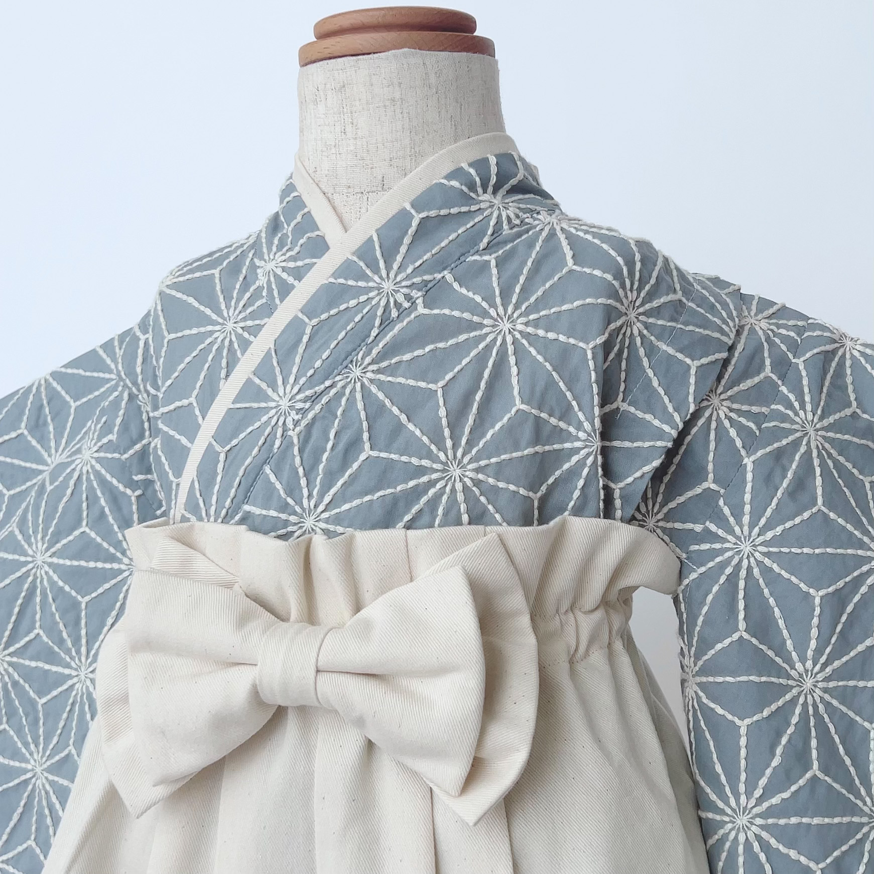 KANAKANAだけの別注刺繍生地 “麻の葉” のお話