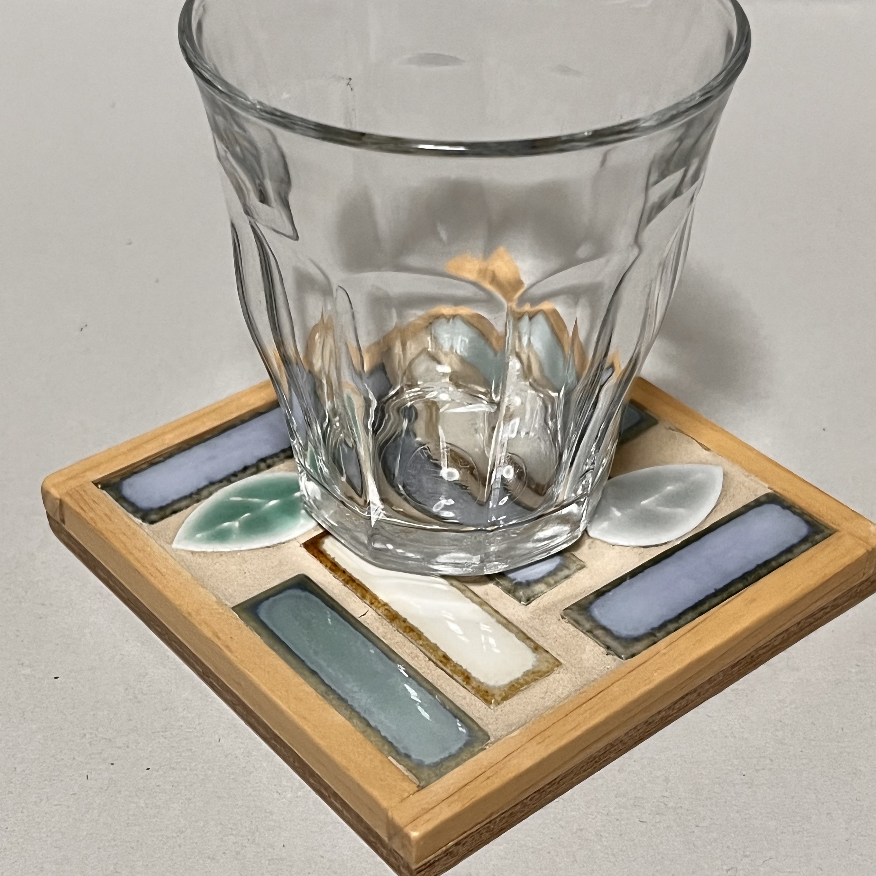 涼しげなタイルのコースター