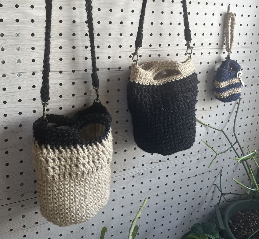 ジュート糸で編んだのポーチとキーケース