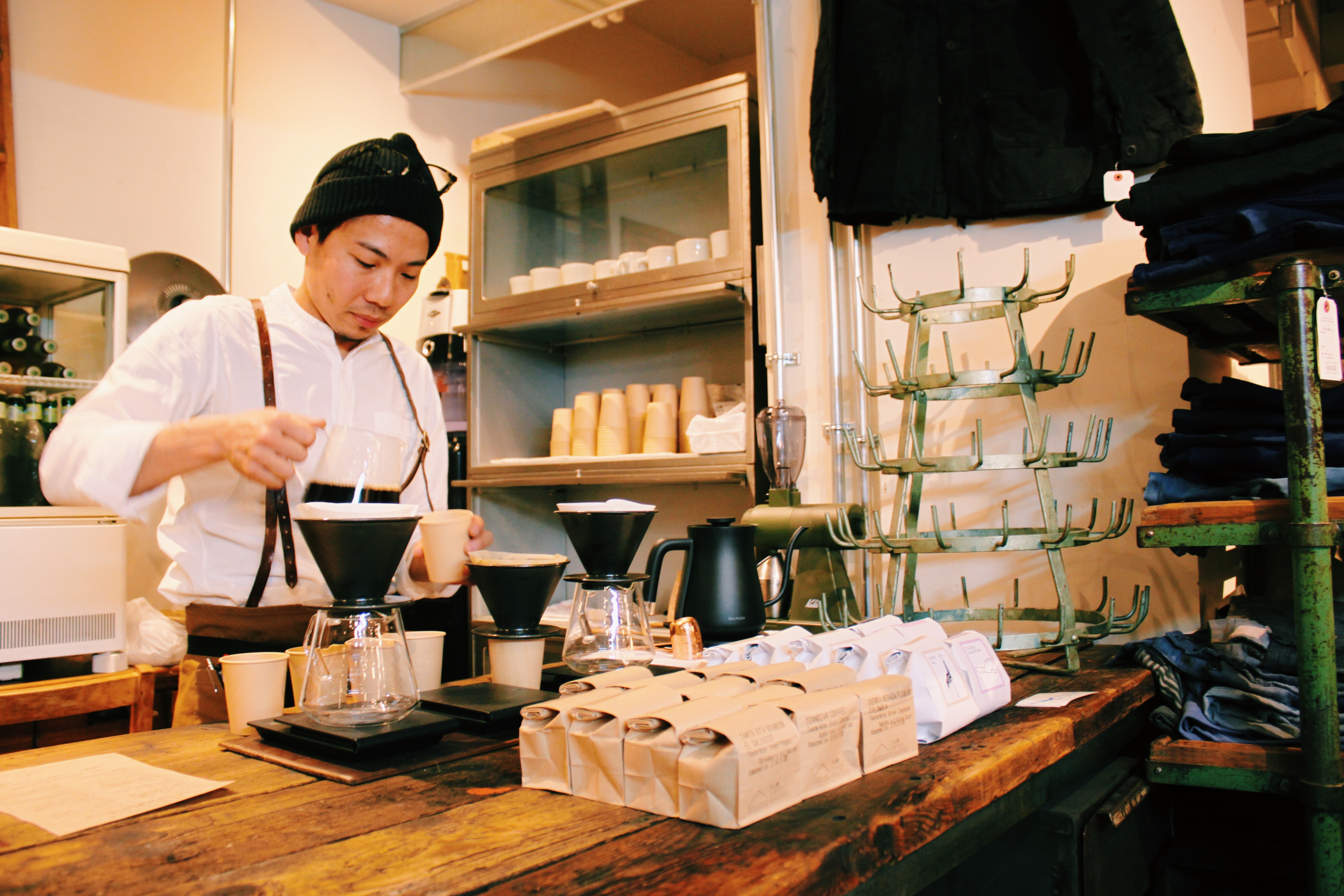 リニューアルオープンした『mumokuteki』でコーヒー豆の試飲＆購入をしていただけます。